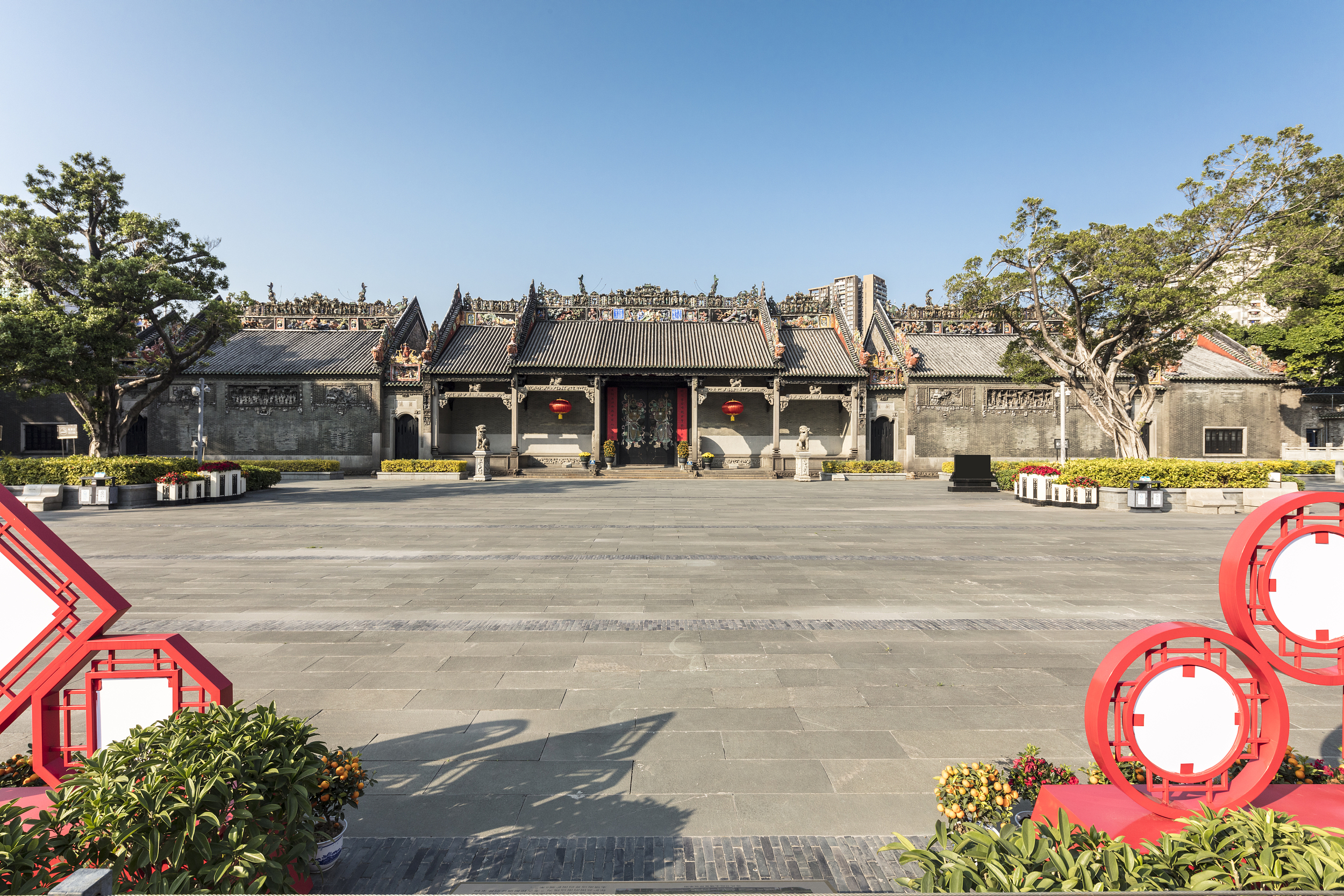 陈家祠,这座充满岭南风情的文化瑰宝,位于广州市中山七路,是广州