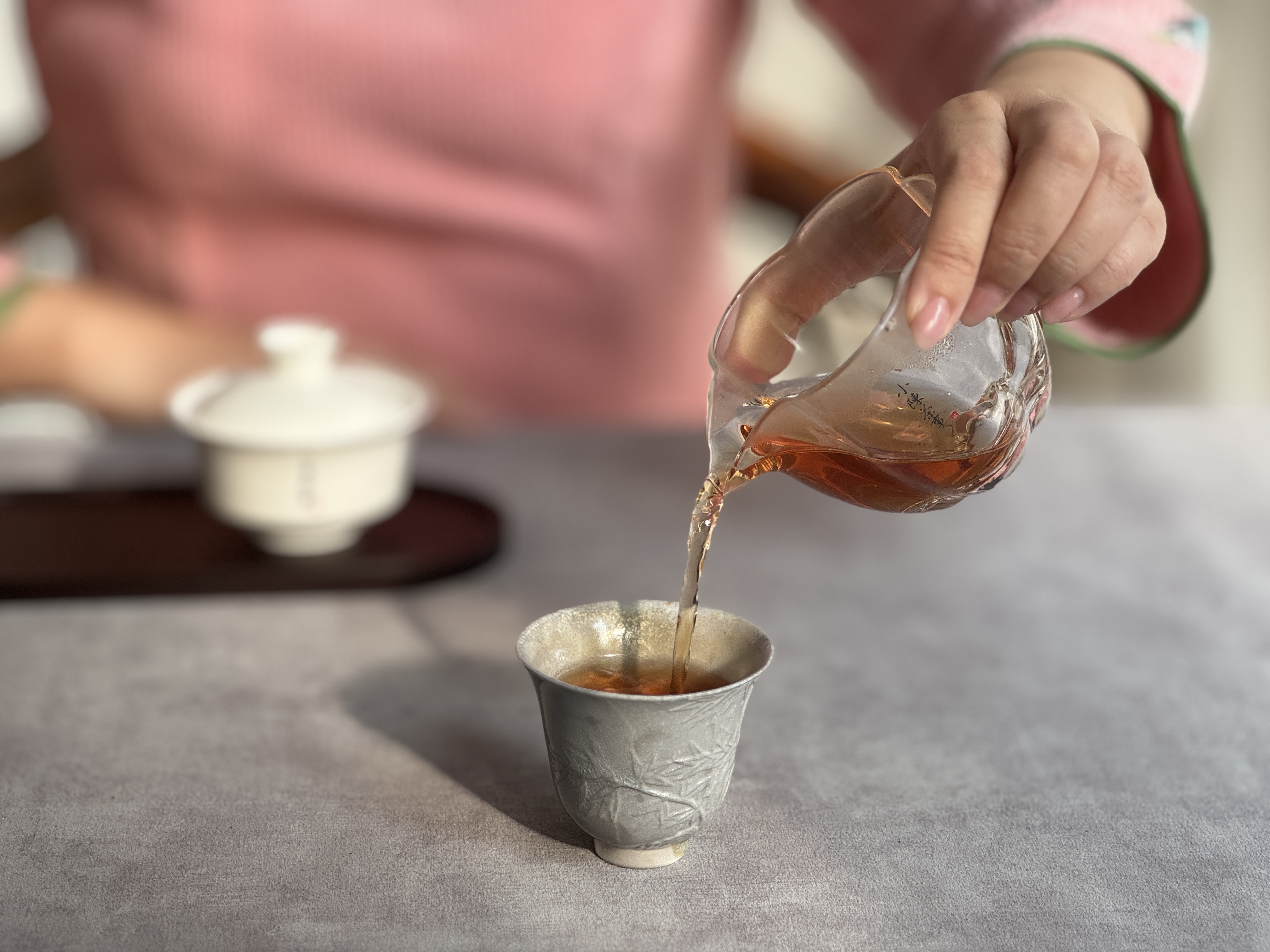 110毫升容量,算标准. 这样的盖碗,在泡岩茶,白茶,红茶时特别常见.