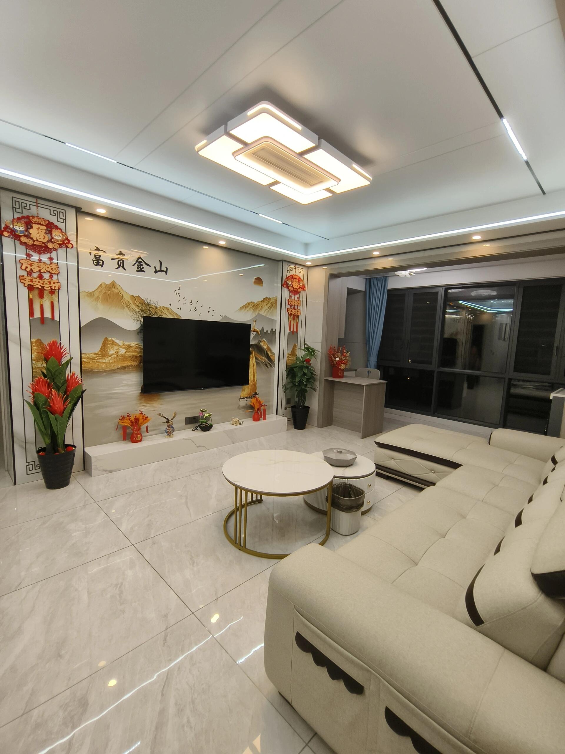 是真耿直,说交给他, 真的就一点意见都不问我一下 这客厅的富贵金山