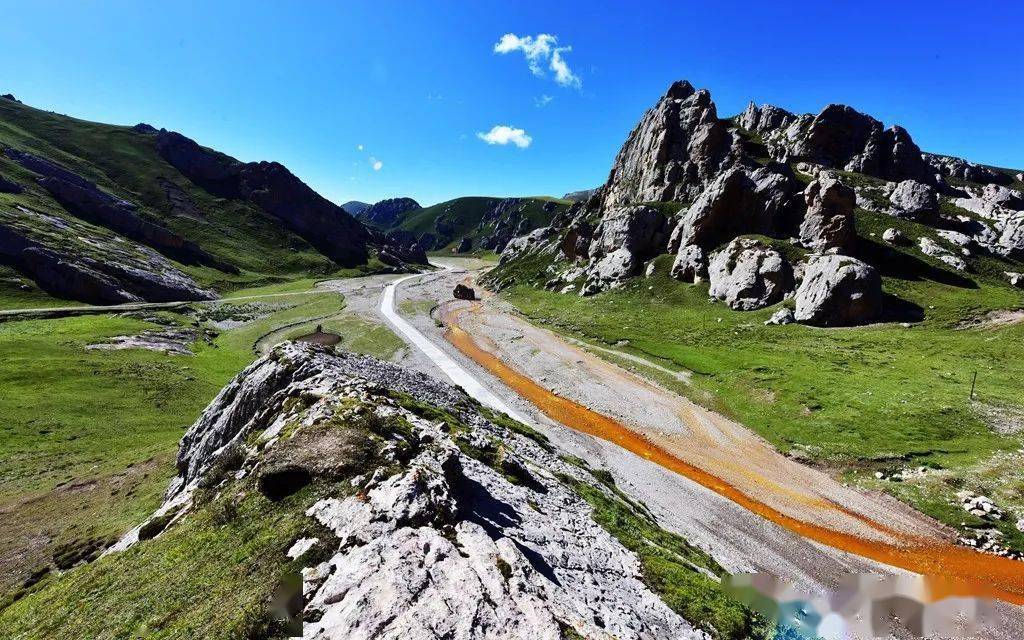 天峻石林,一处隐匿于天峻县城西部天峻山上的自然奇观,以其独特的魅力