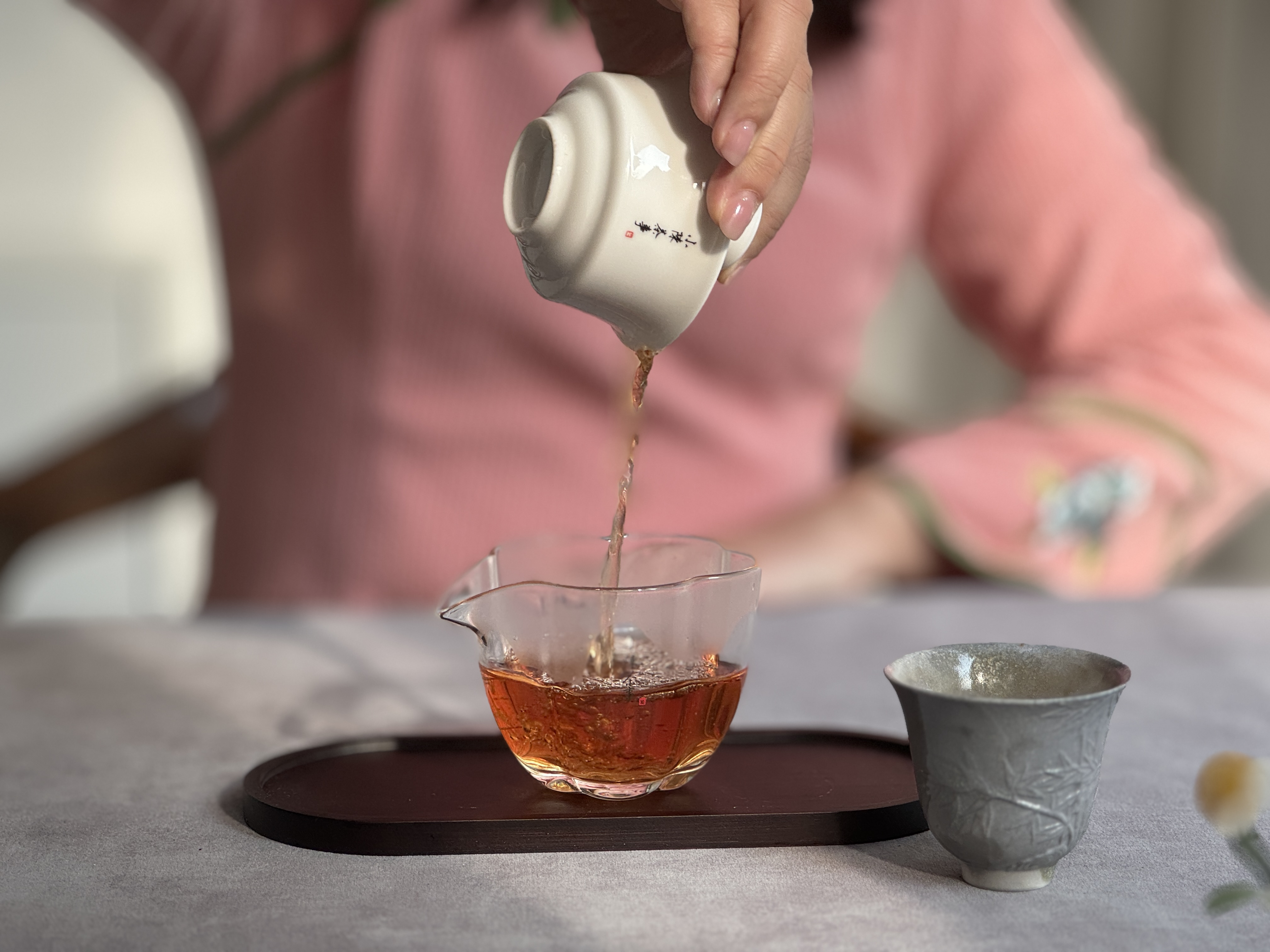110毫升容量,算标准. 这样的盖碗,在泡岩茶,白茶,红茶时特别常见.