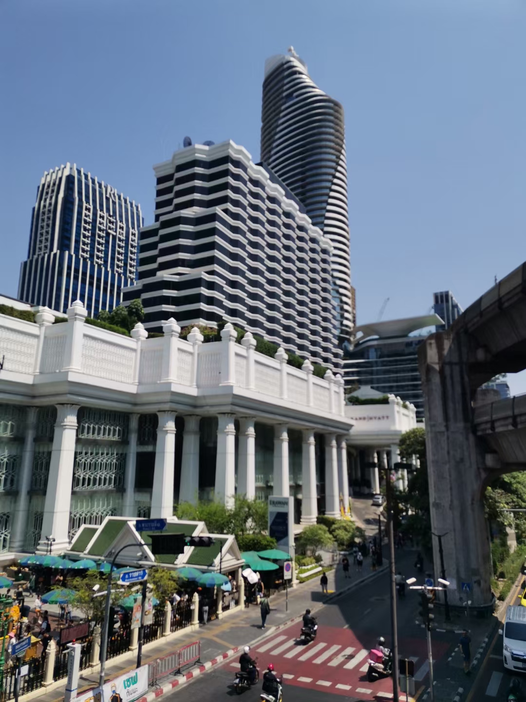 客户是一个开烧烤店的餐饮老板,年纪差不多在50多