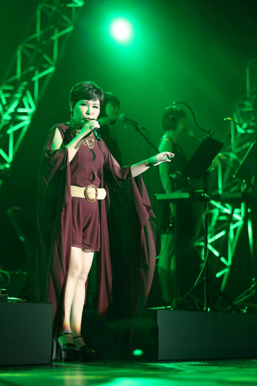 明星故事# 黄小琥,1963年6月出生,中国台湾女歌手 一曲《没那么简单