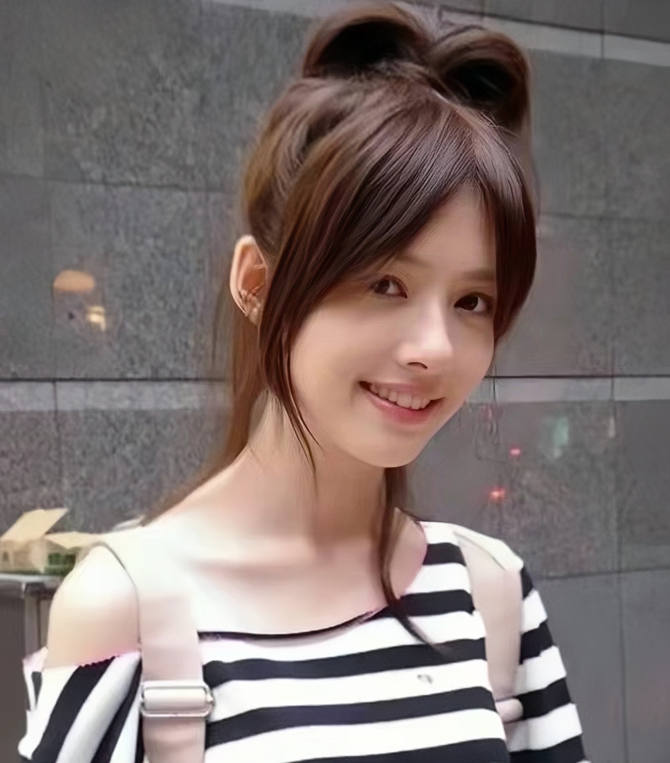 郭碧婷的发际线看起来有些奇怪因为她的太阳穴都被发际线给遮住了