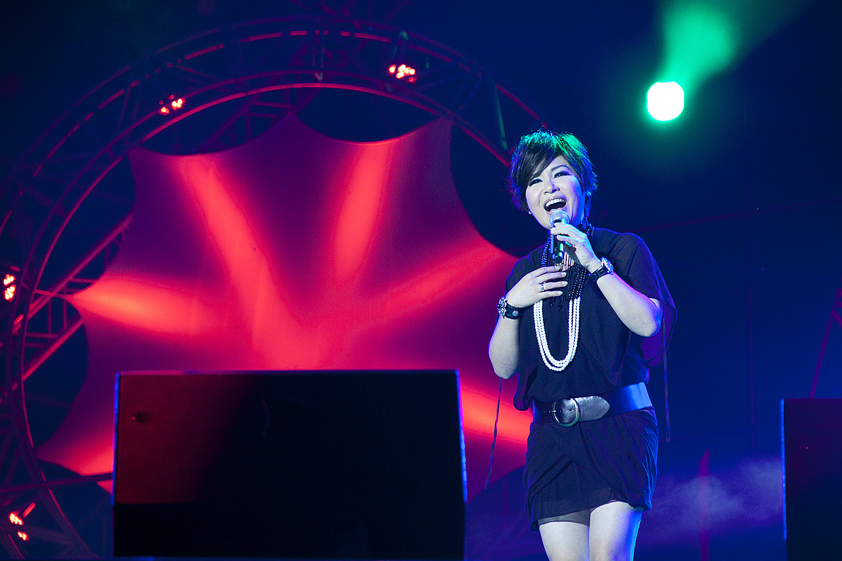 明星故事# 黄小琥,1963年6月出生,中国台湾女歌手 一曲《没那么简单