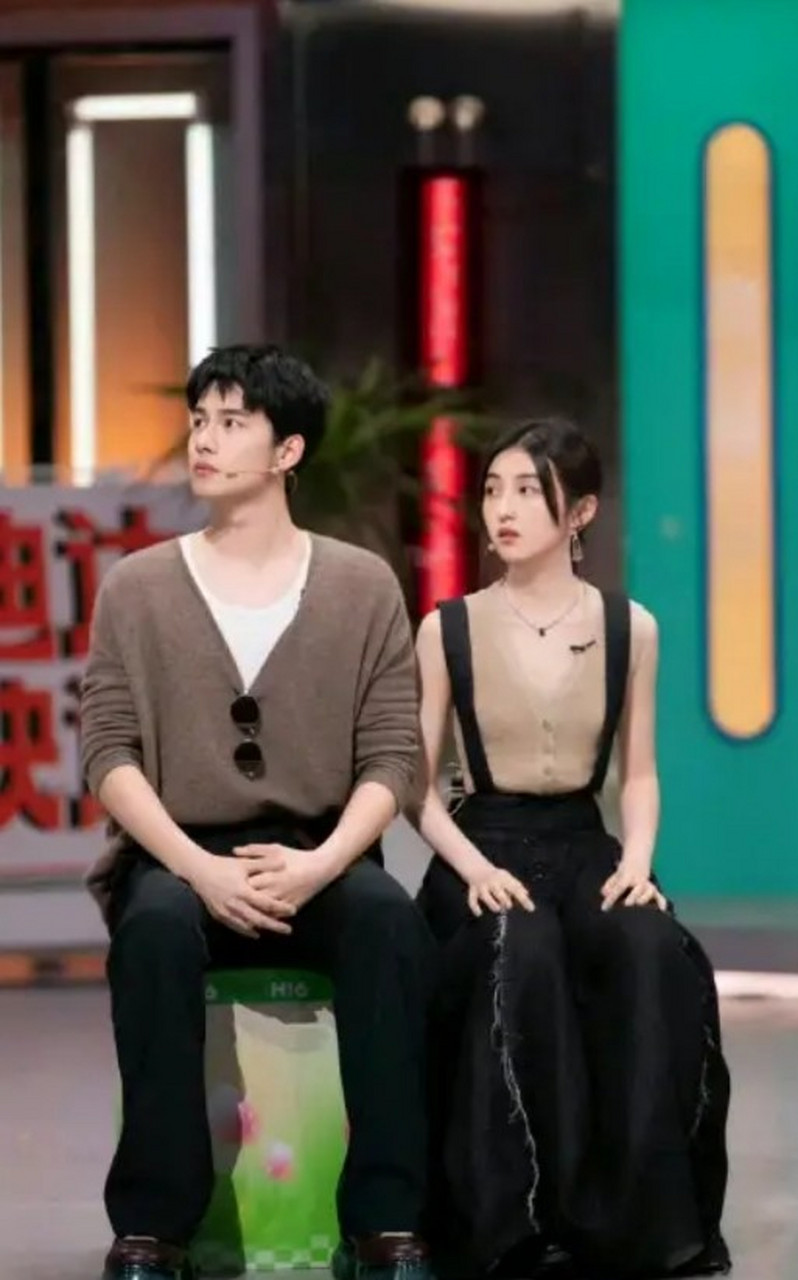何炅也在嗑胡先煦张子枫,张小宇和方朵朵终于是夫妻了!
