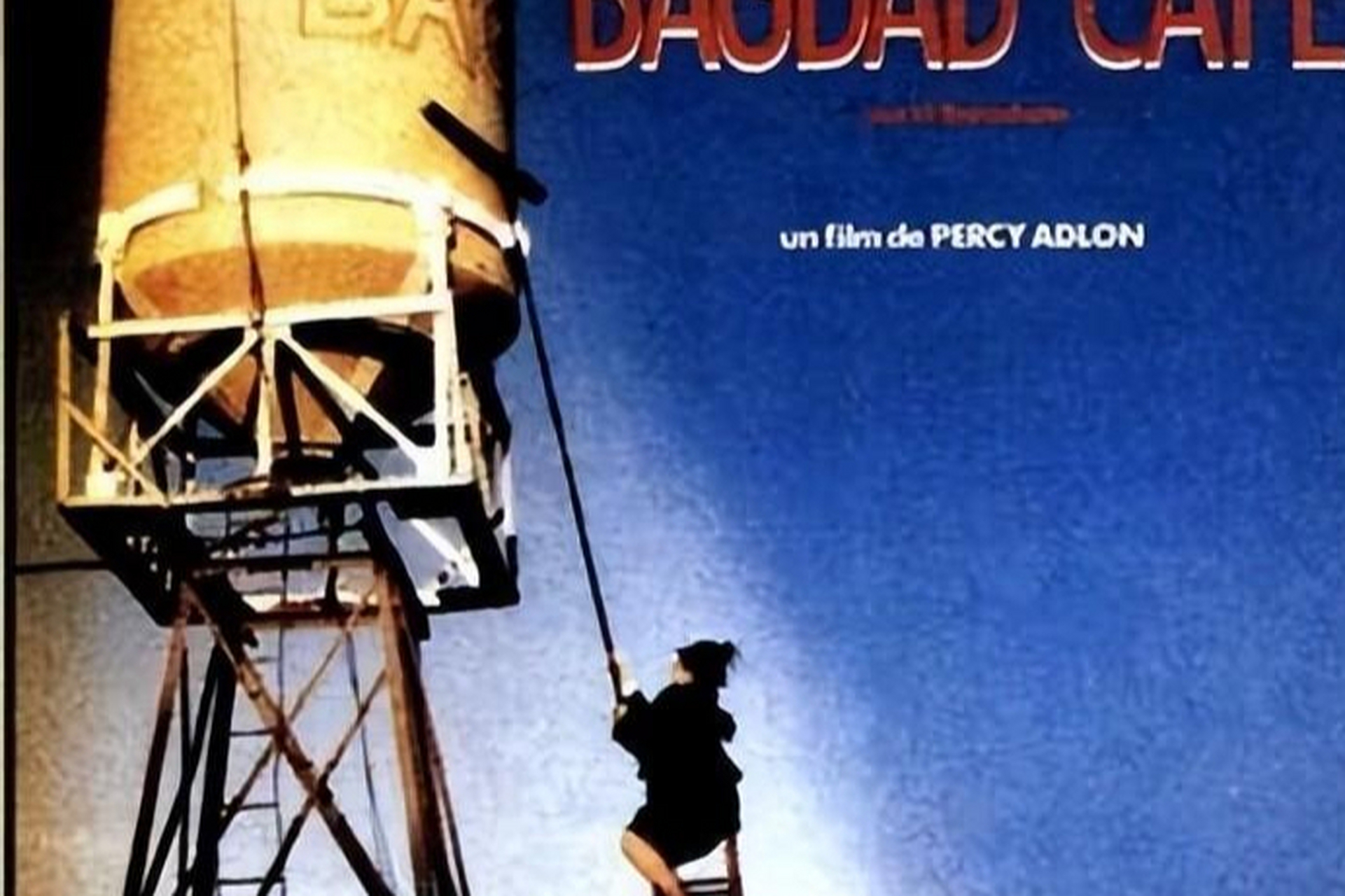 《巴格达咖啡馆》以战争中的咖啡馆为背景,展示了人性在战争环境下的