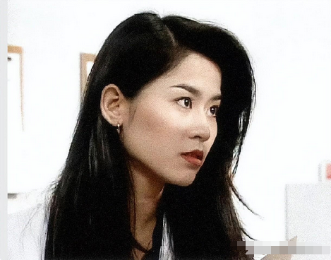 她是张卫健前女友,多次拒嫁豪门,49岁还单身被嘲,却自称不后悔