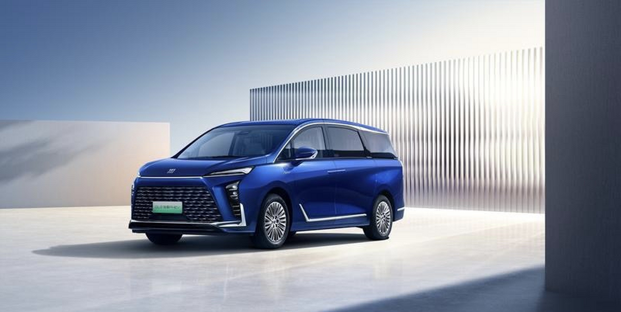 在2024年北京车展上,全新别克gl8陆尊phev正式上市,售价区间为35.