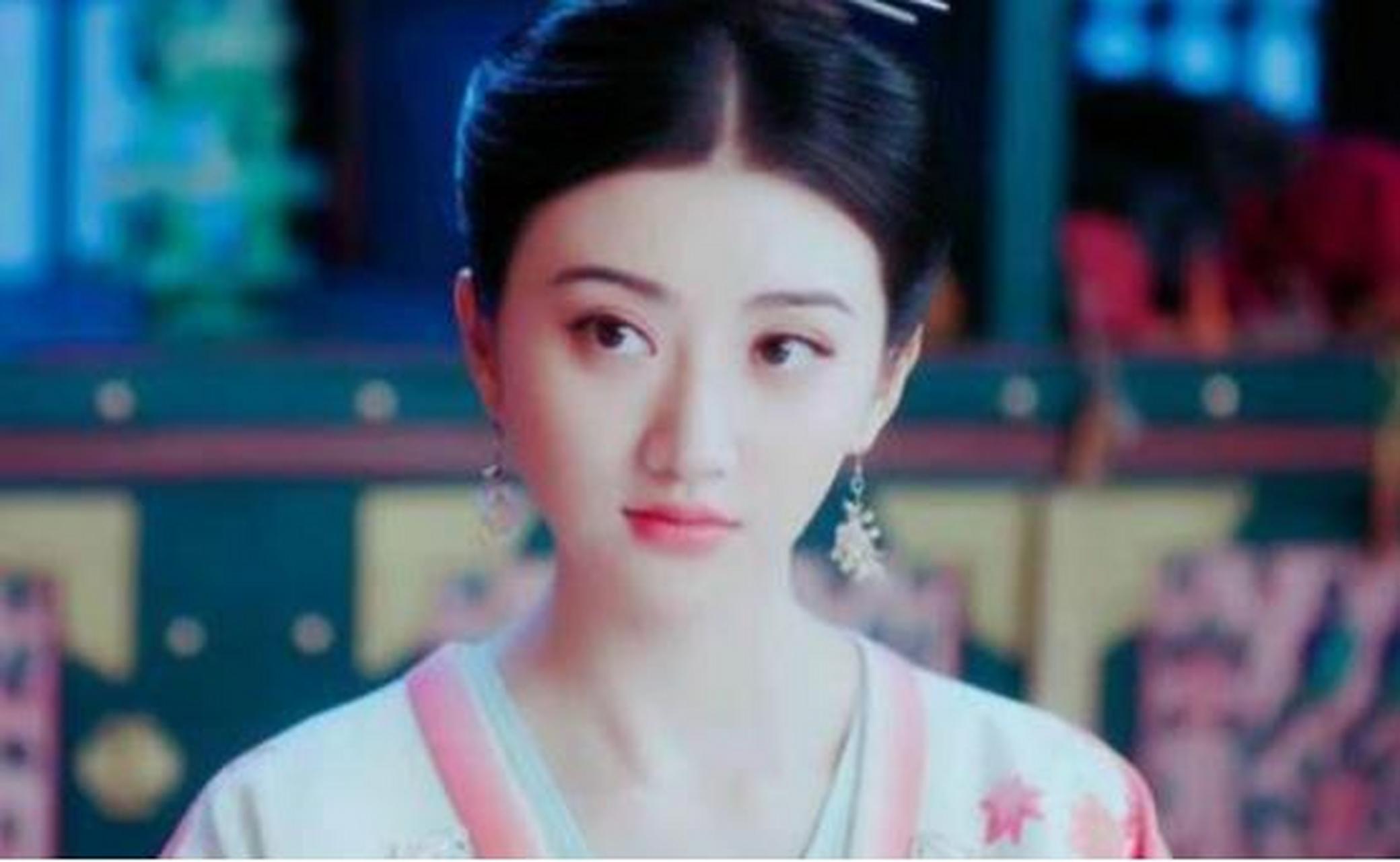 沈珍珠是唐朝末年的传奇女子,家世显赫,性格温婉知书达理.