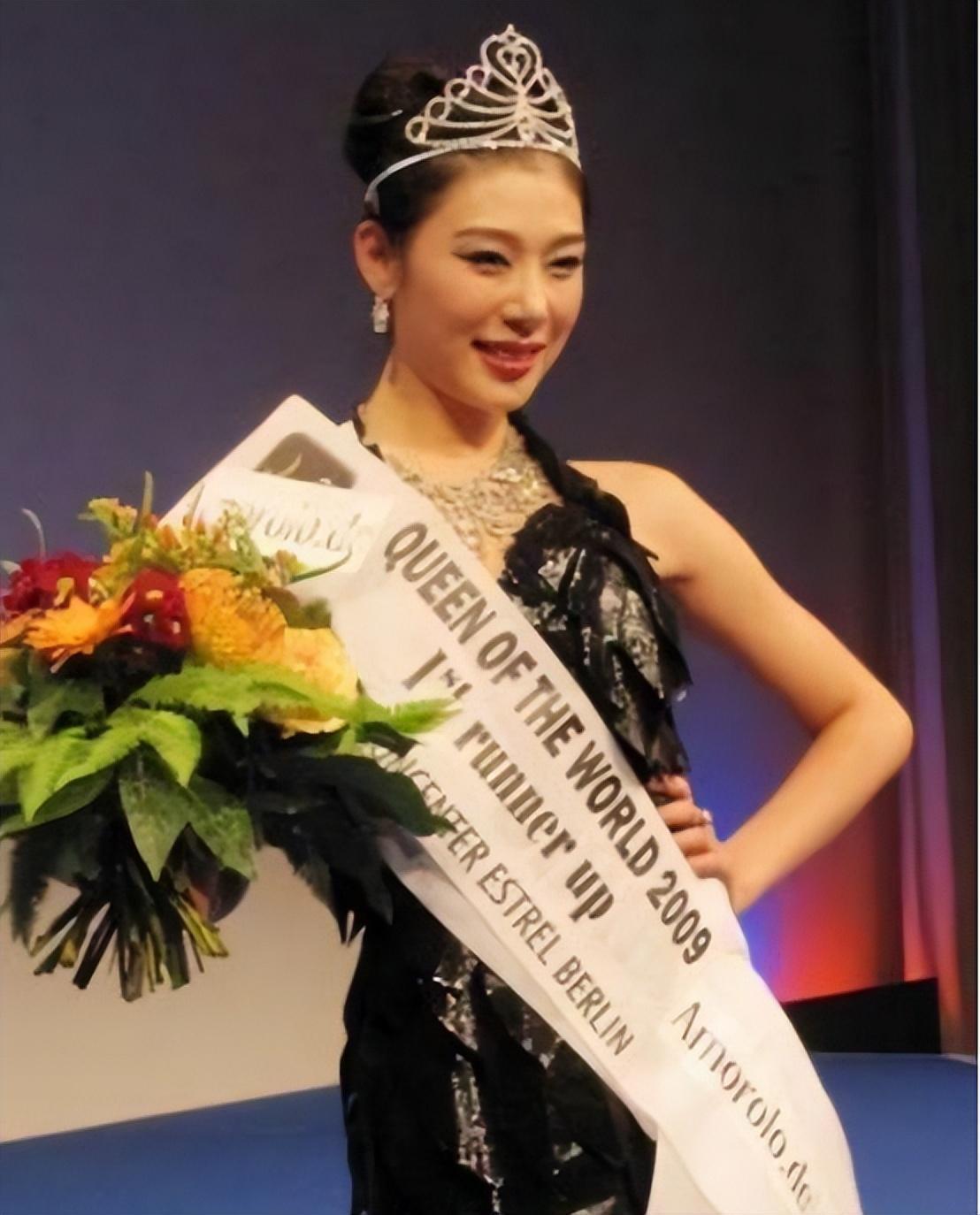 让林丹不顾谢杏芳,让李泽楷抛下梁洛施,"蛇精脸"的她