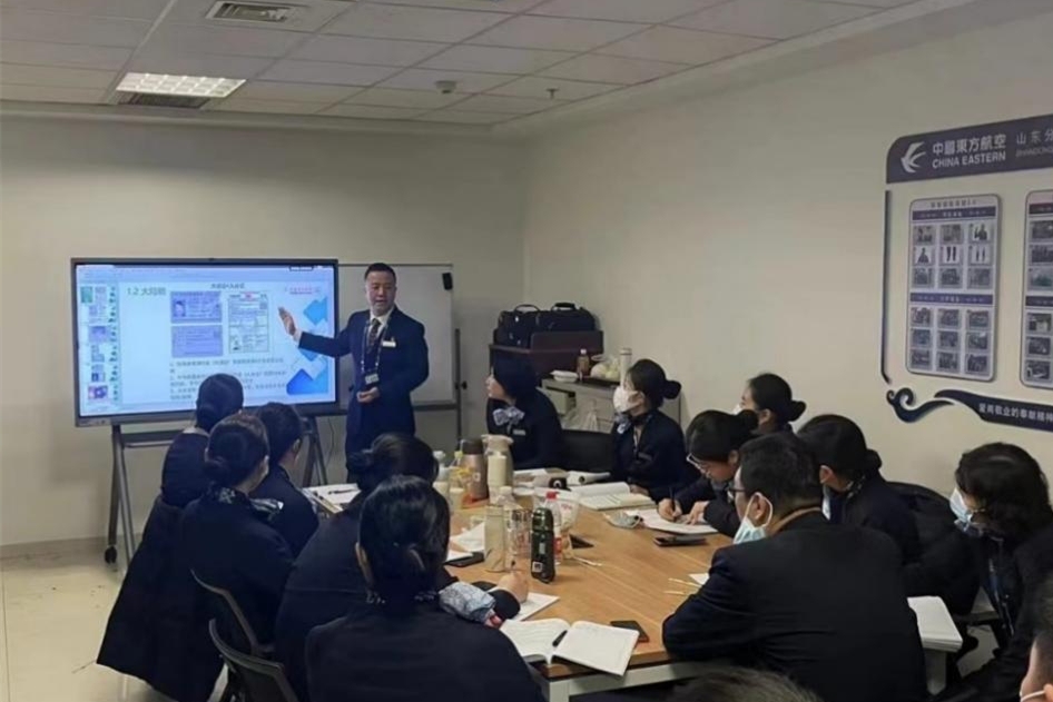 致敬每一位坚守一线的劳动者——记东航服务"六边形战士"游俊