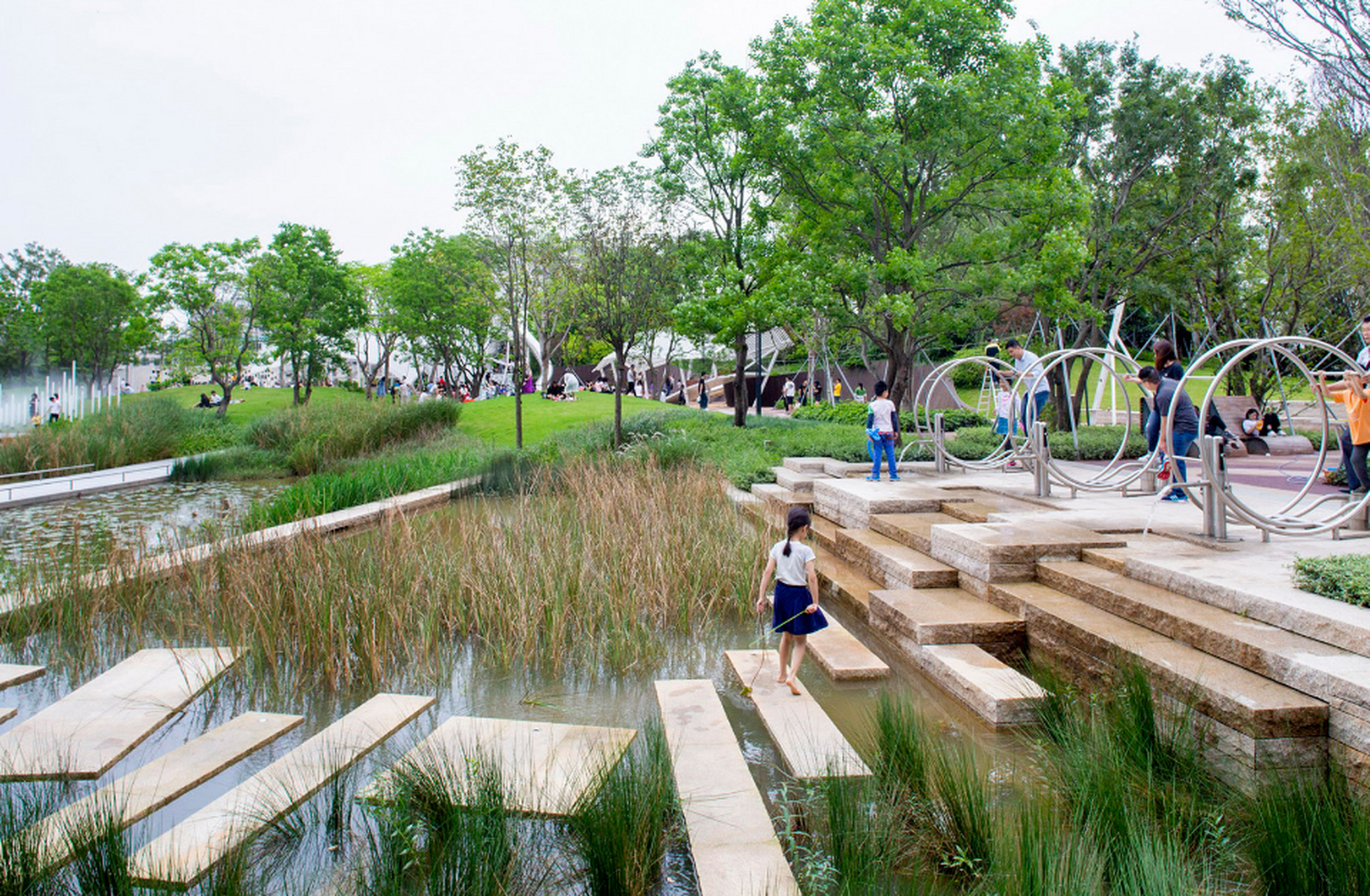 大鱼公园位于广州市白云区黄石西路,距白云山西侧仅4公里,占地面积2.