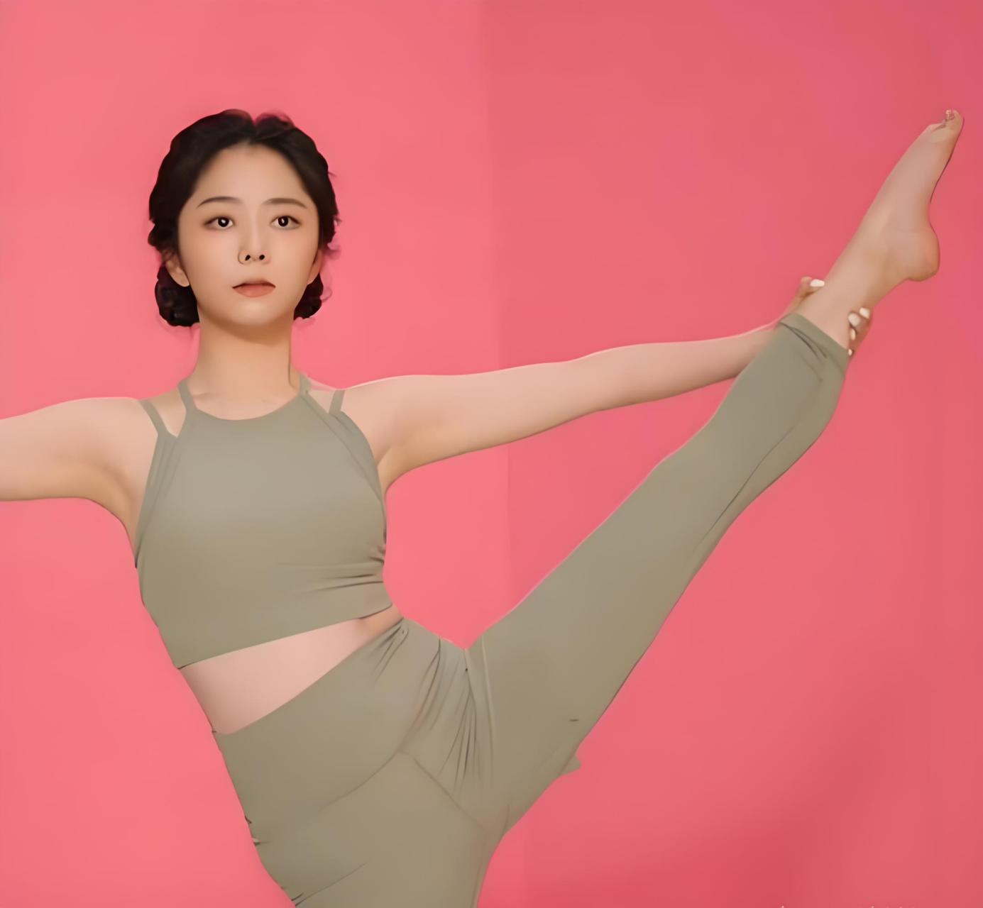 古力娜扎紧身瑜伽服拍广告
