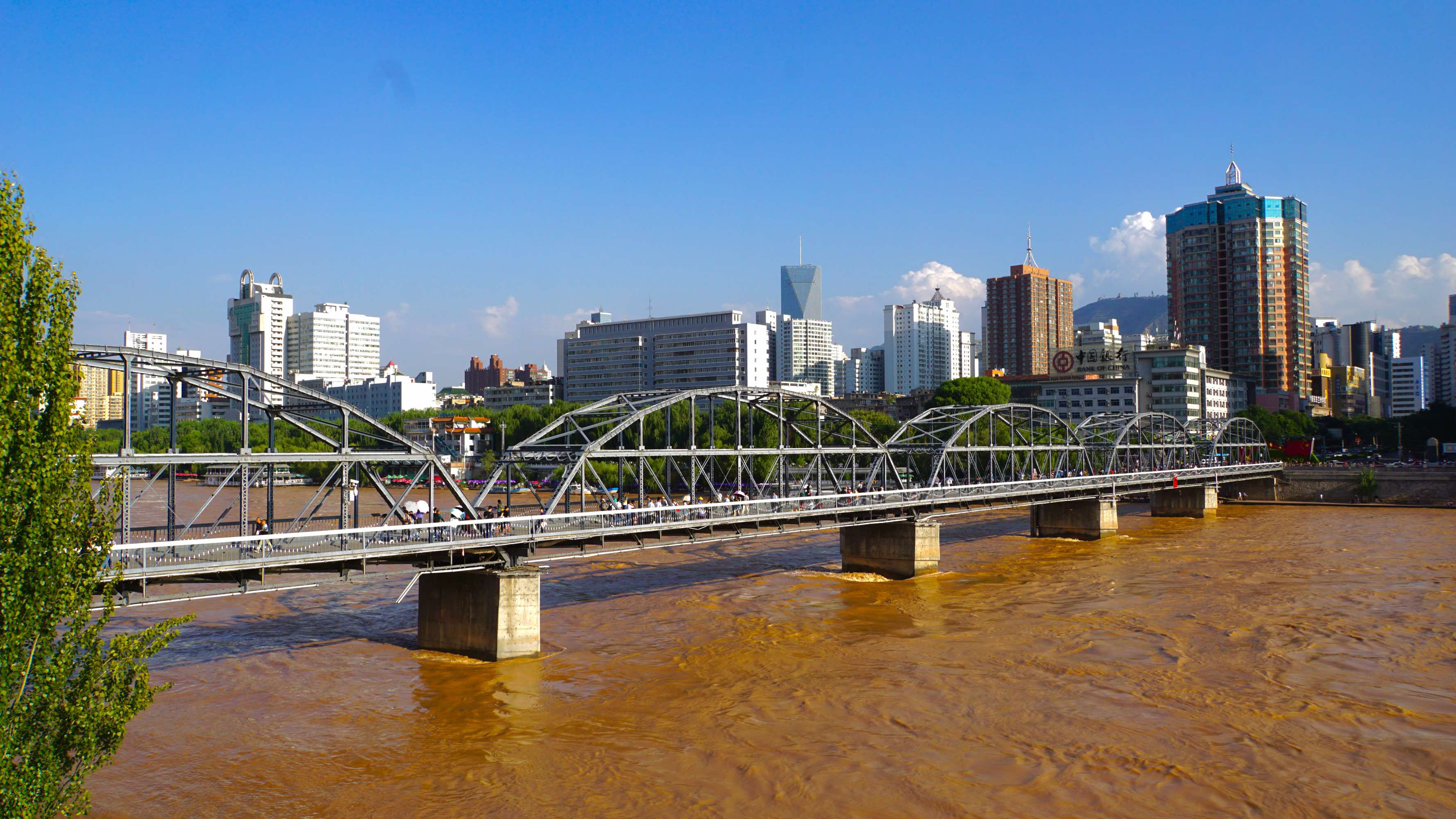 在这座城市的众多景点中,兰州黄河铁桥无疑是一颗璀璨的明珠