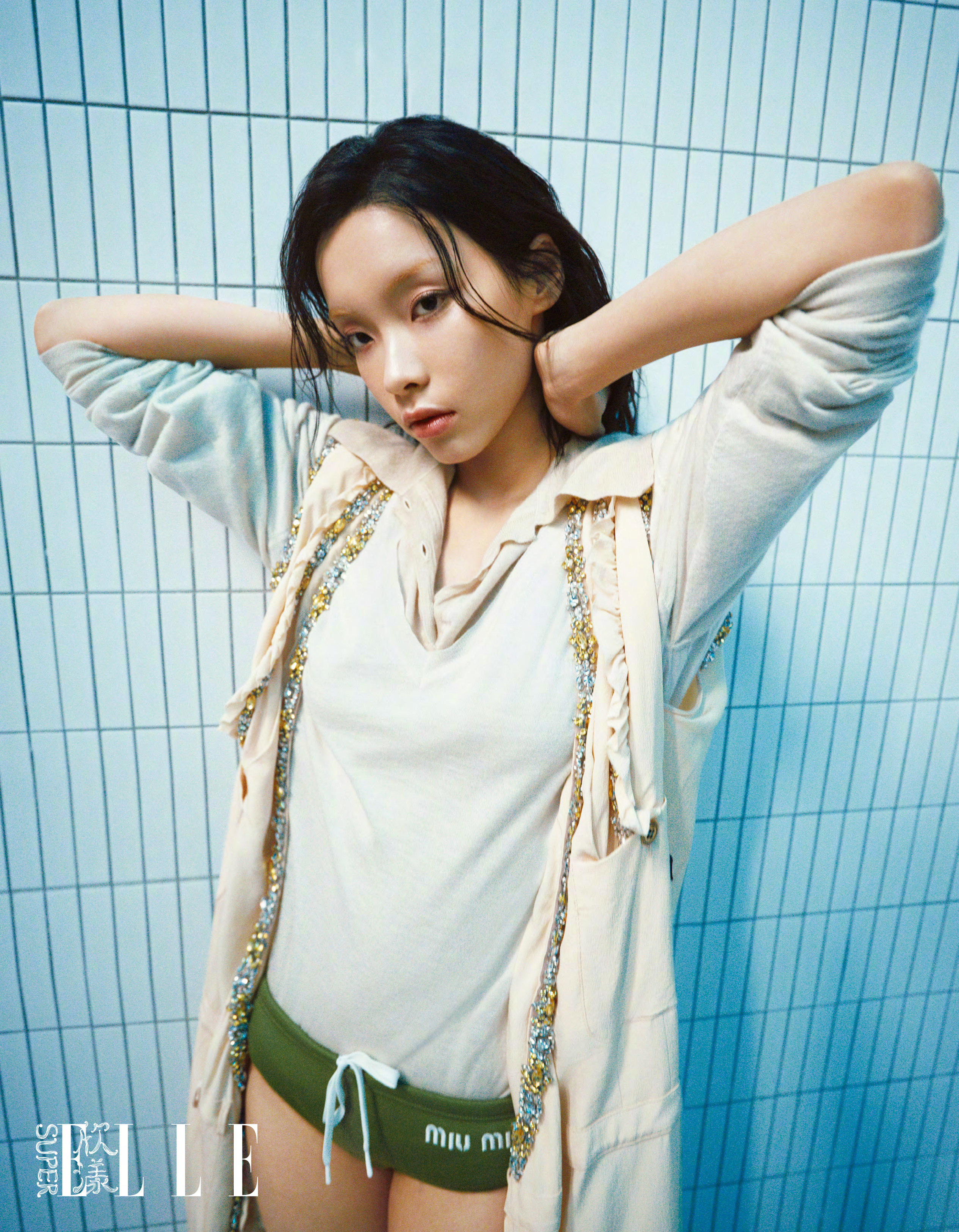 刘柏辛夏日泳池大片,美艳绝伦