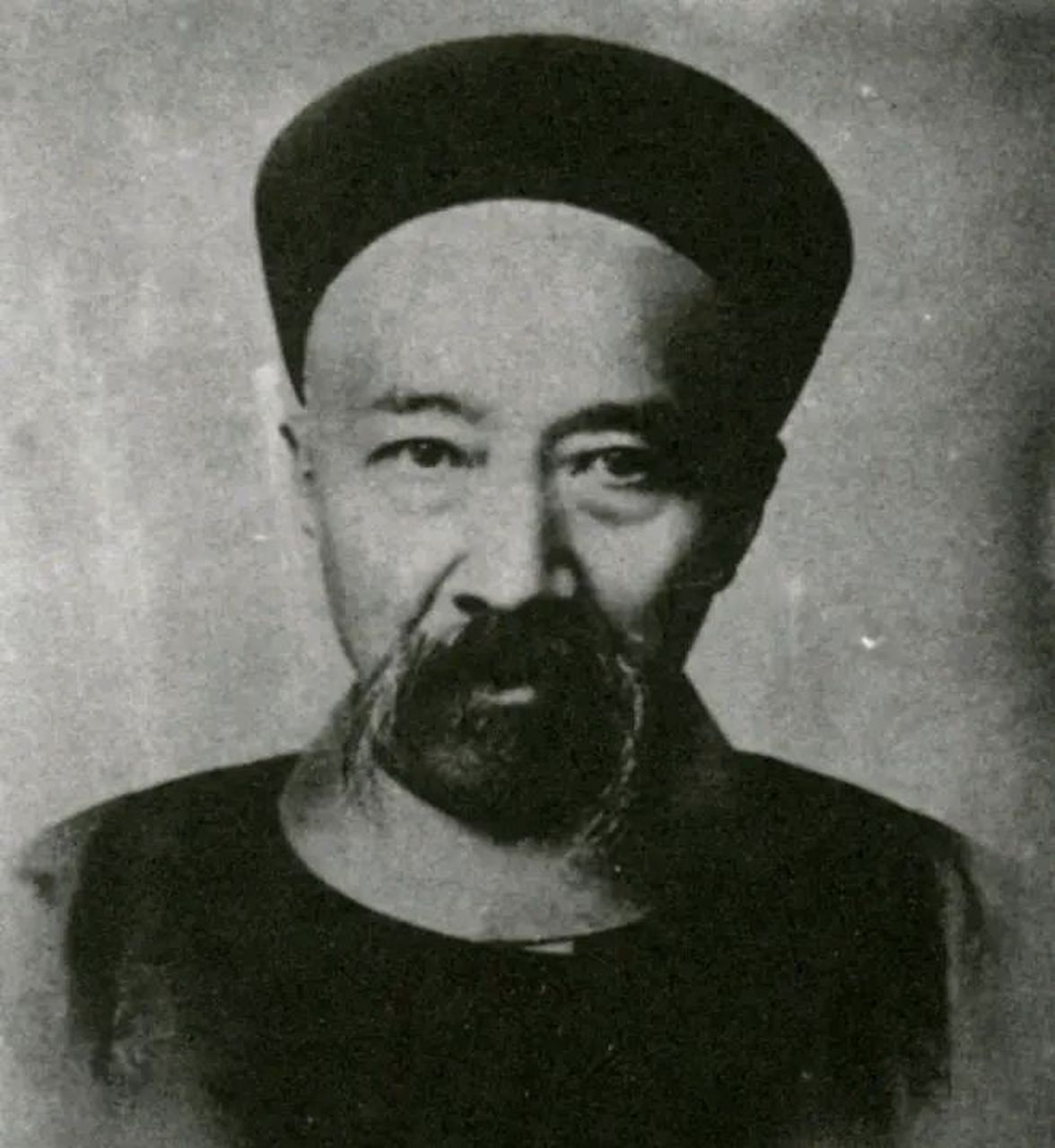 1909年,晚清重臣张之洞病重垂危时,给子孙留下遗嘱:"人总有一死,你们