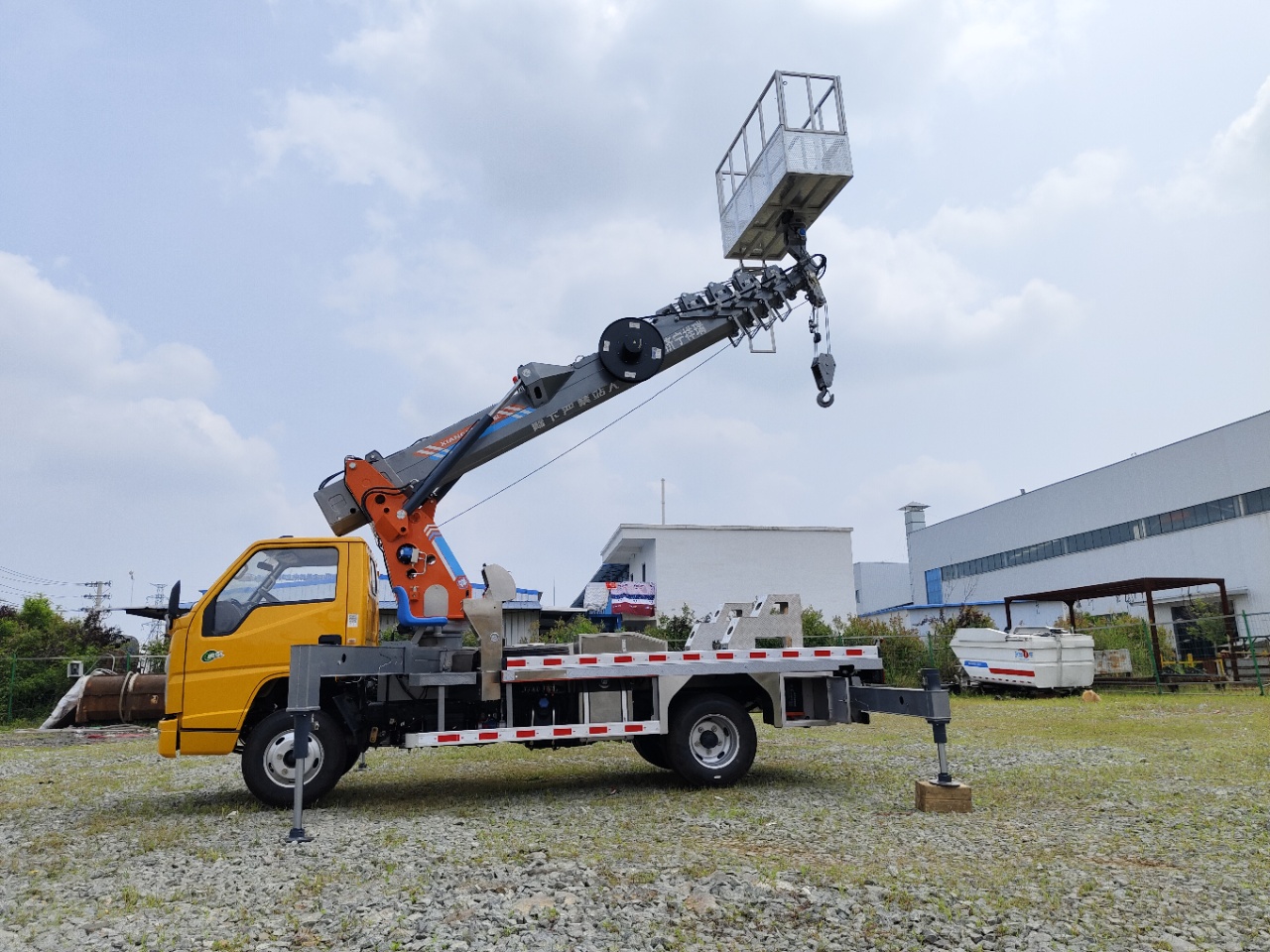 祥瑞25米蓝牌三合一直臂高空作业车