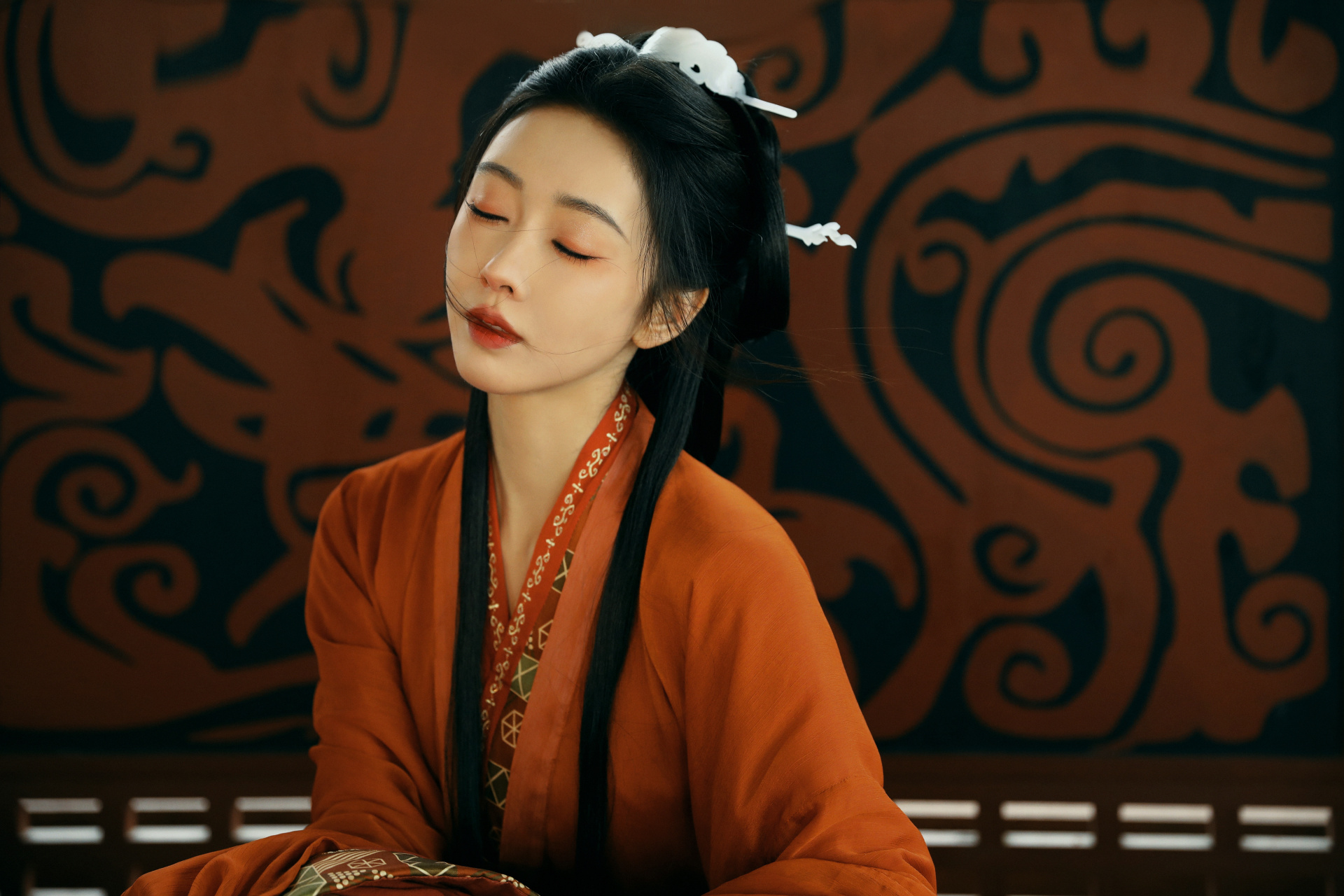 宣璐红衣古装画报公开,这才是她的赛道呀!