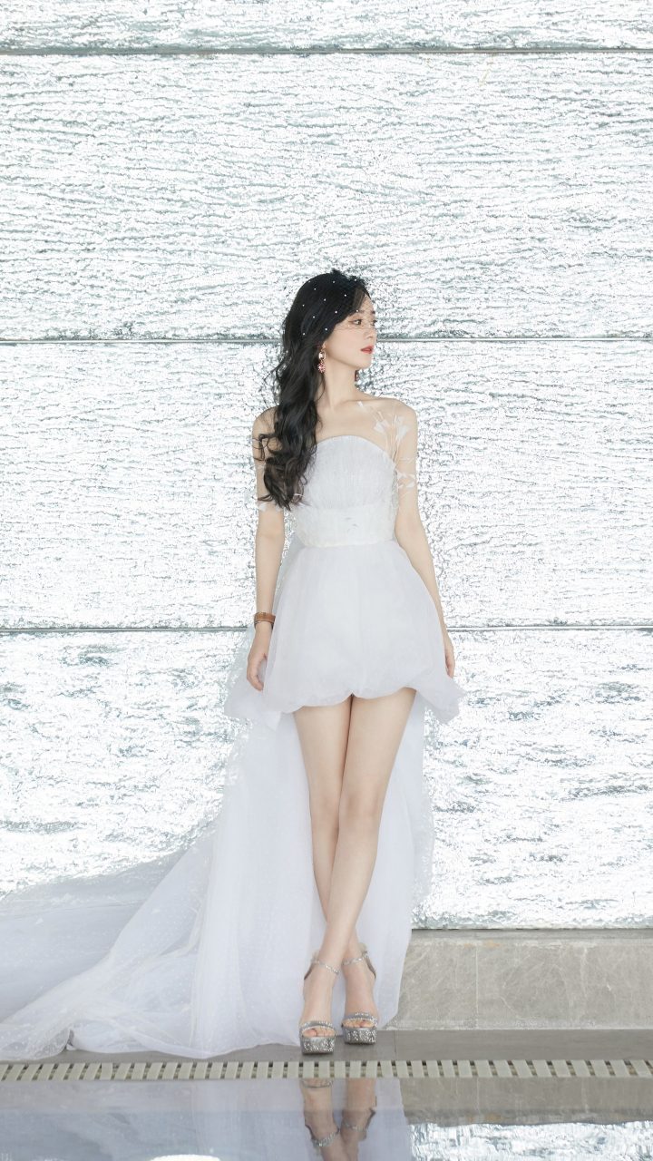 赵丽颖美腿写真大赏:修长曲线尽显女神风范