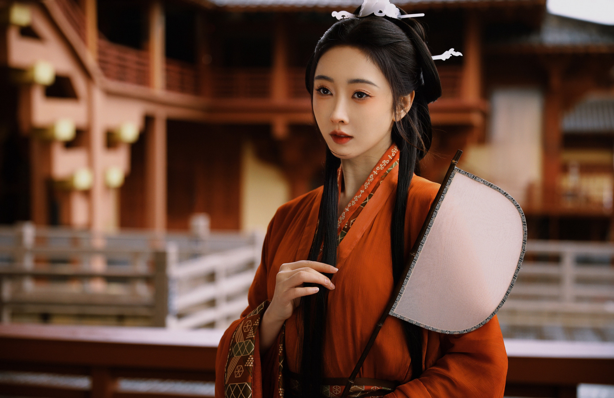 宣璐红衣古装画报公开,这才是她的赛道呀!