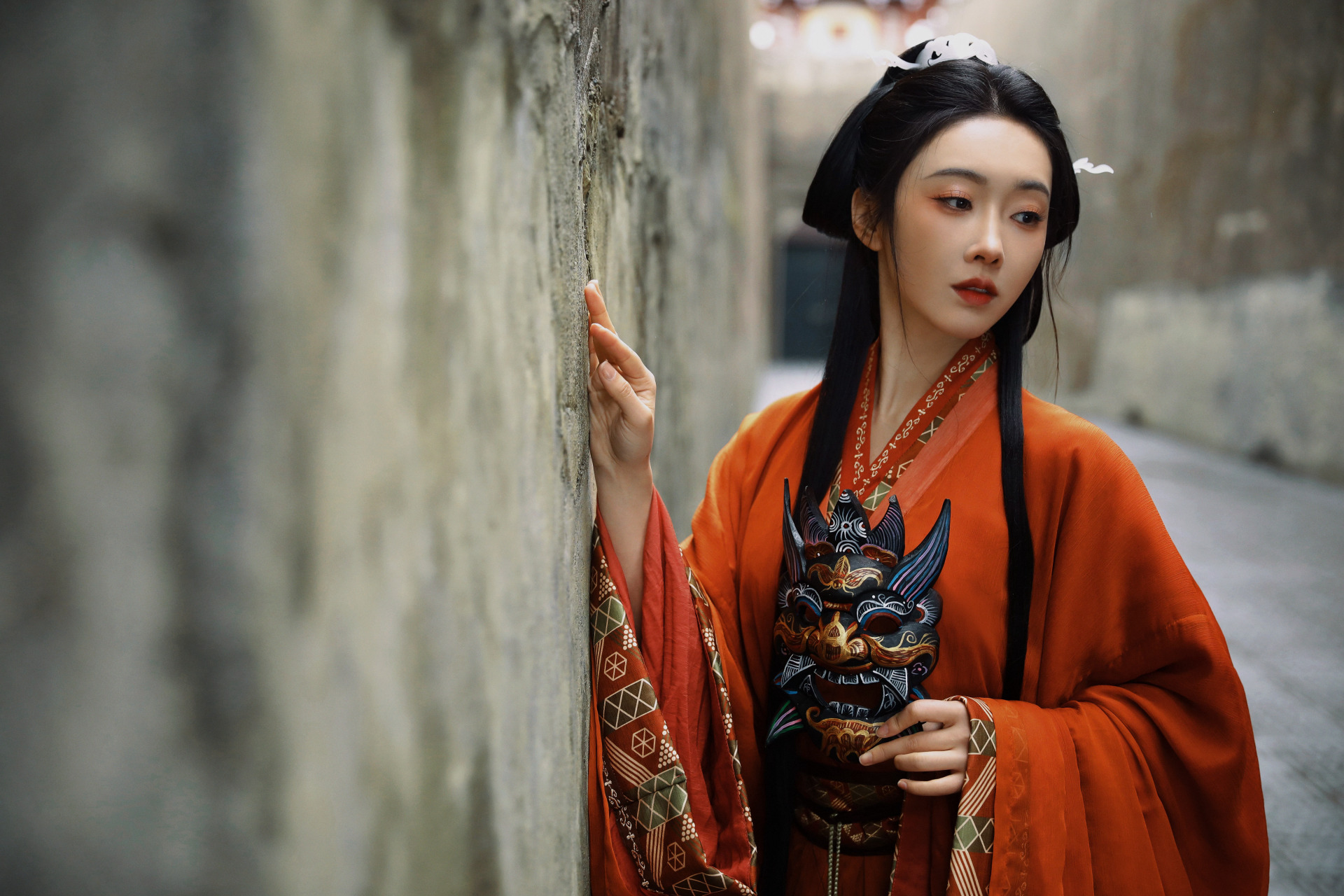 宣璐红衣古装画报公开,这才是她的赛道呀!