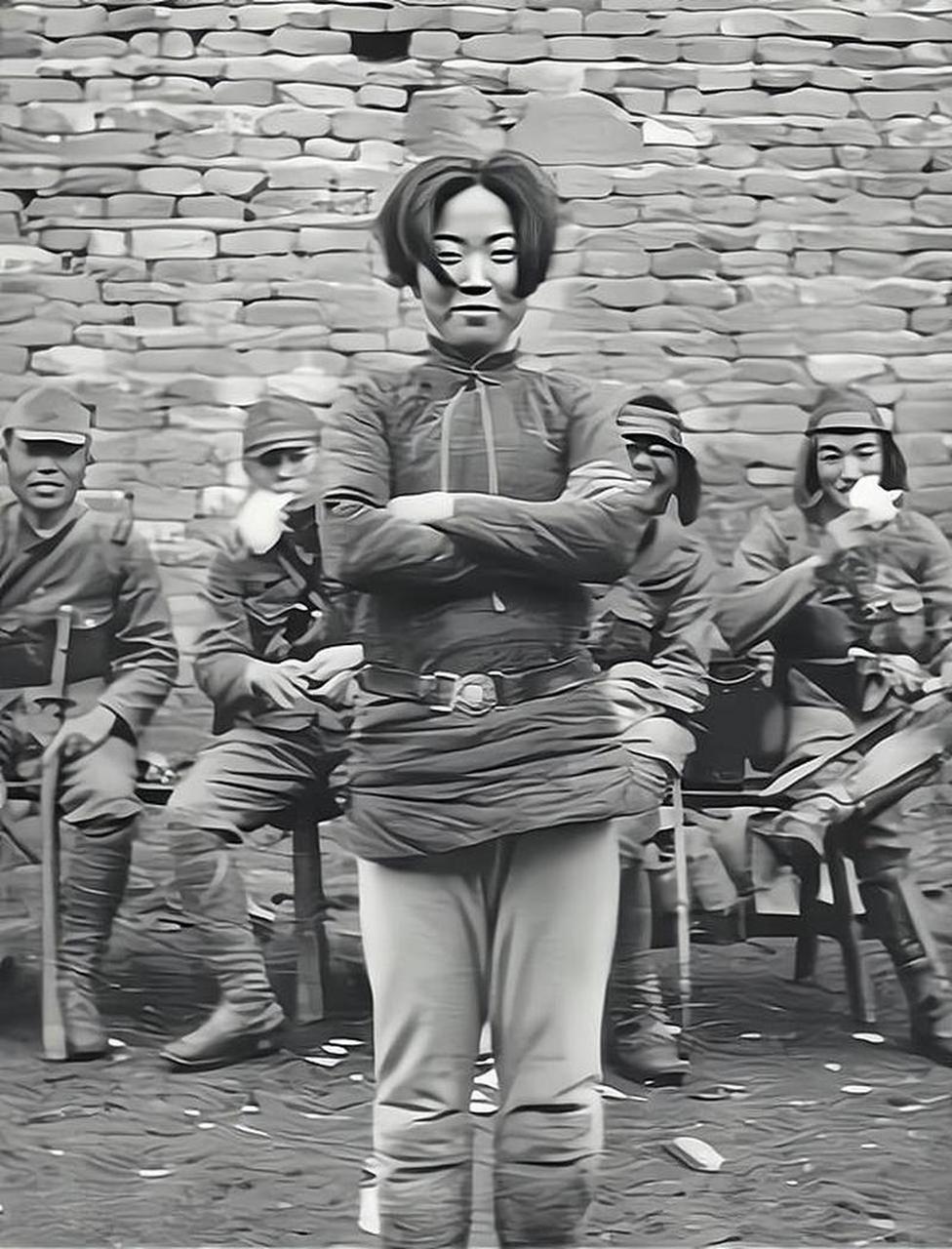 1938年,抗日战争全面爆发,女英雄成本华牺牲前的最后影像.