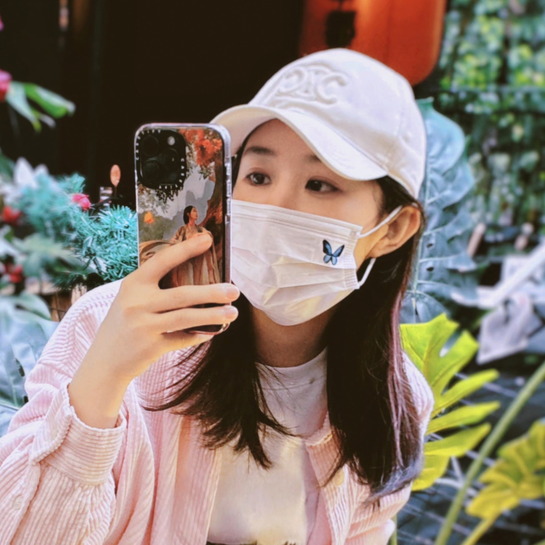 赵丽颖围炉煮茶,手机壳还是与凤行诶
