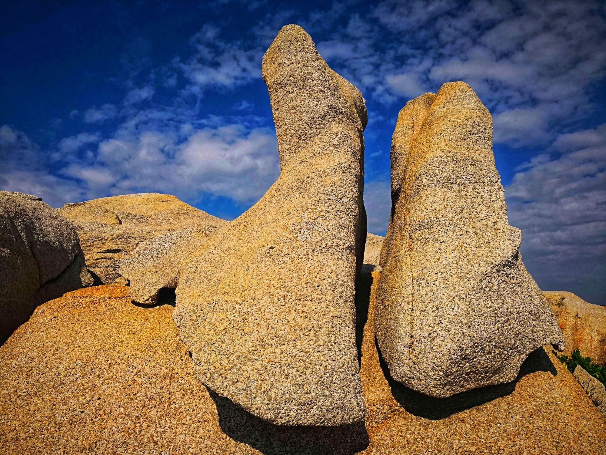 比如吃火锅不管坐哪里,烟都往你脸上飘