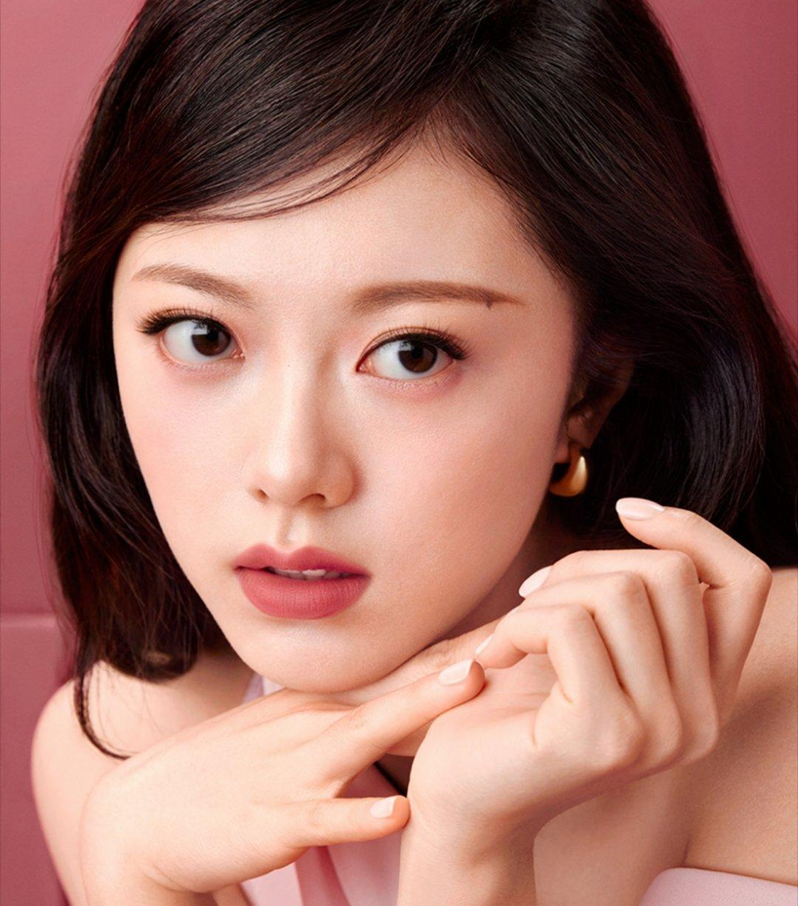 赵今麦眼睛无神.