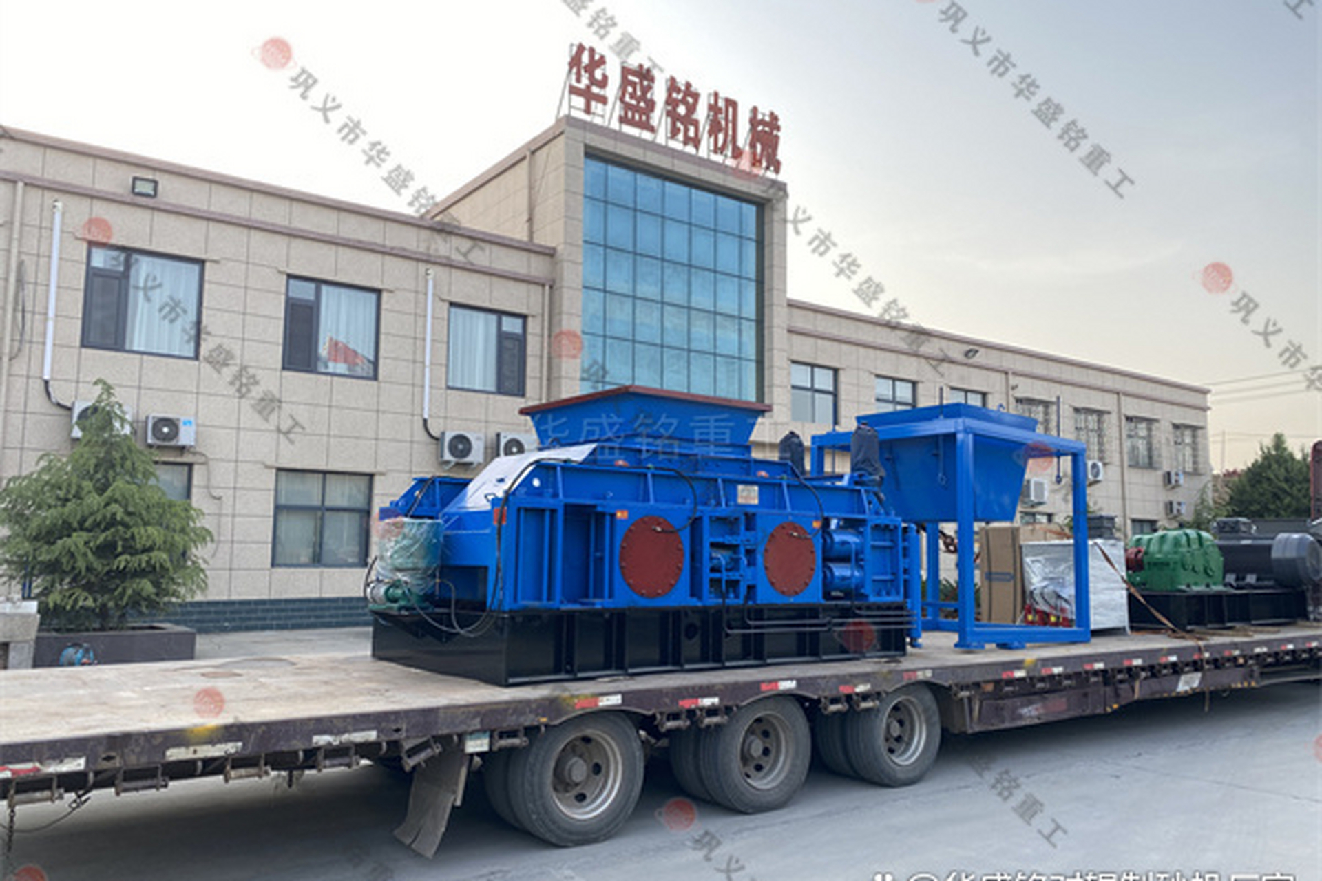 巩义对辊破碎机,粒度可调,耐磨耐用!型号多样满足各种物料需求.