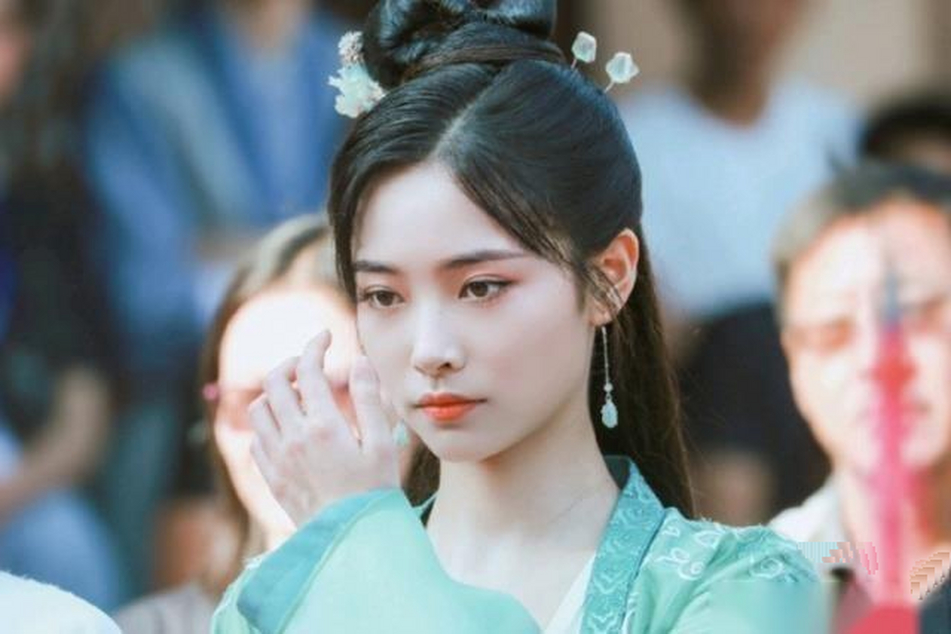 许佳琪古装造型不输鞠婧祎.