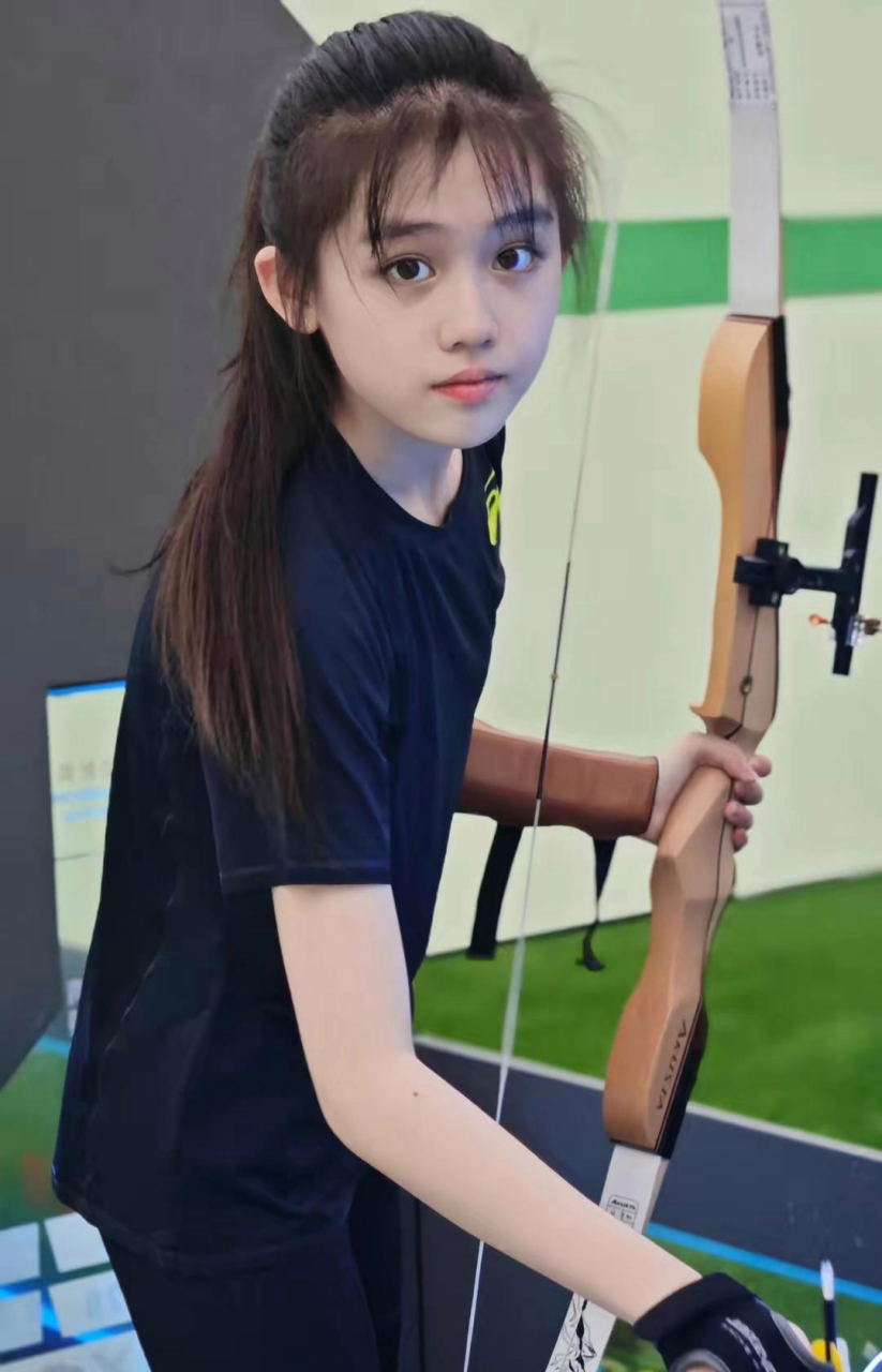 王亭文射箭英姿飒爽