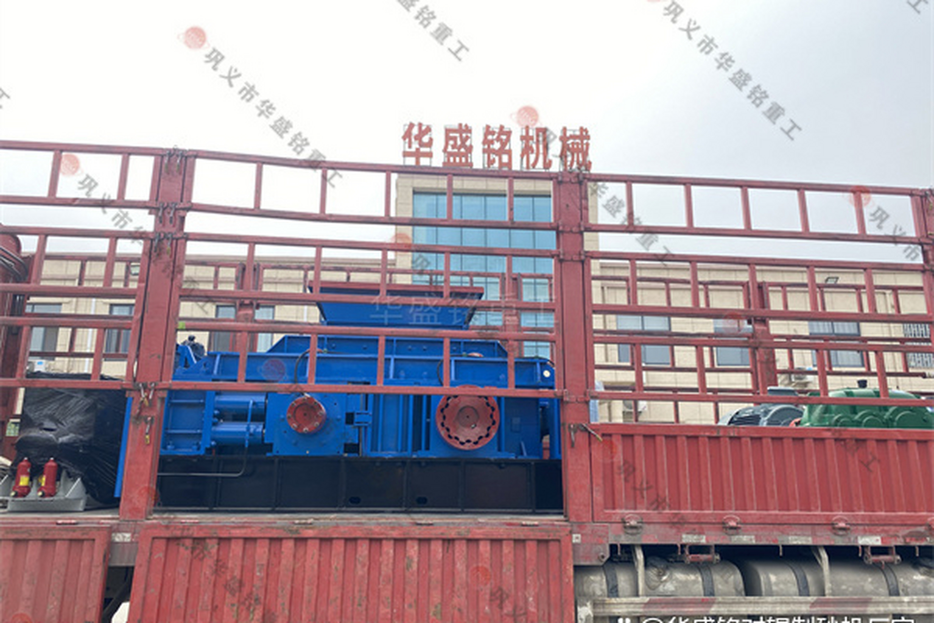 巩义对辊破碎机,粒度可调,耐磨耐用!型号多样满足各种物料需求.