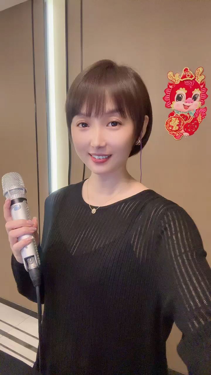 梁红演唱经典老歌《青青河边草》,致敬经典!