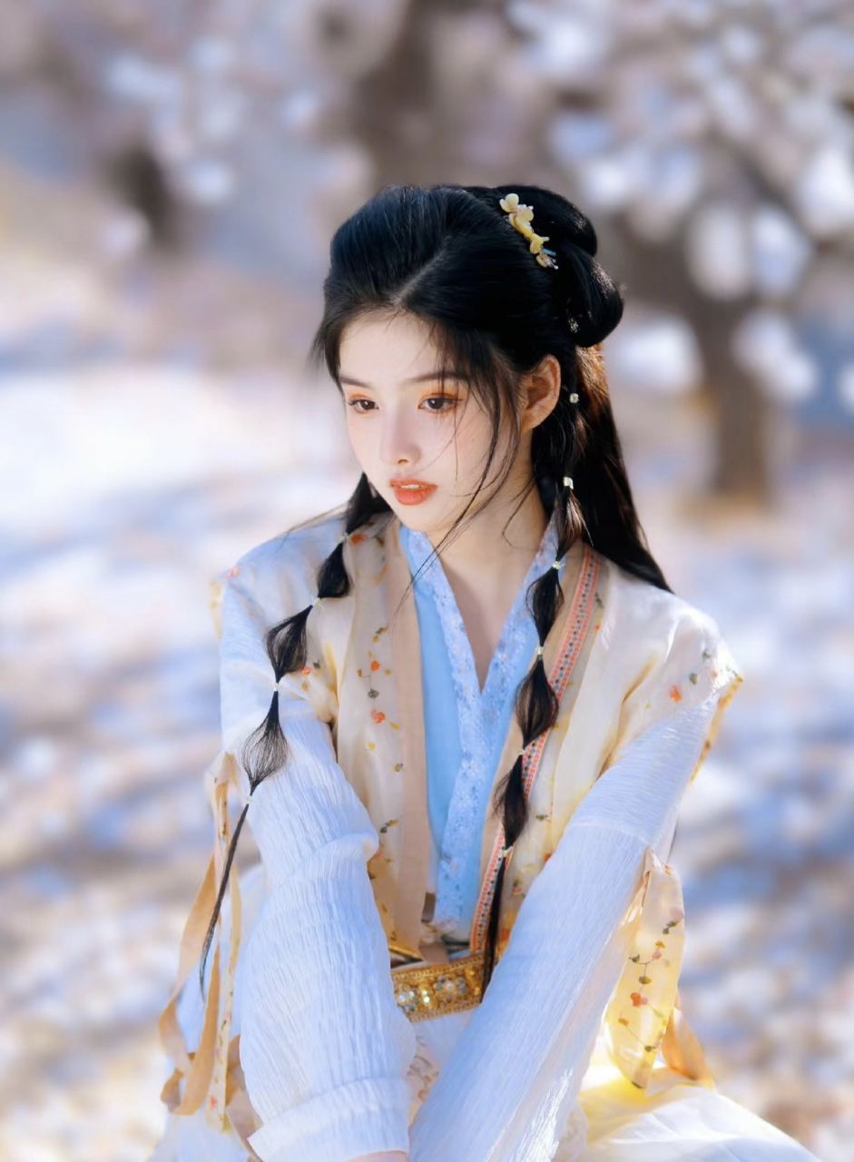 各大女艺人的古装灯笼辫造型,虞书欣的甜美,陈都灵的清冷,你最喜欢谁