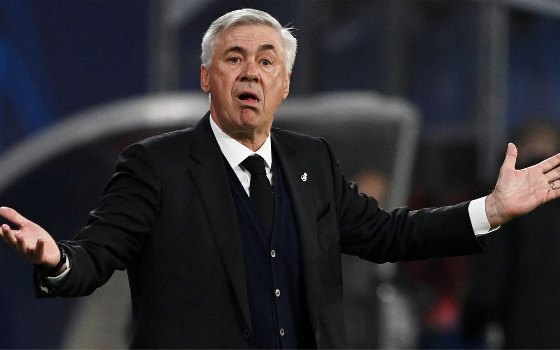 很多人说安切洛蒂能带强队也能带弱队,安切洛蒂是带过弱队埃弗顿,但