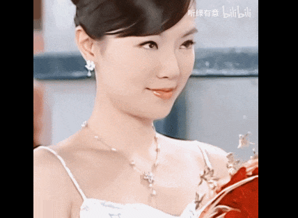 15岁获封"美腿小姐",车祸遇险,替父还债2亿,她是最惨星二代