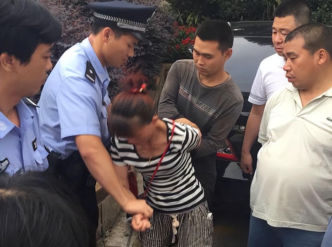 回顾妻子不愿办身份证,男子2021年才得知,她是越狱27年的人贩子