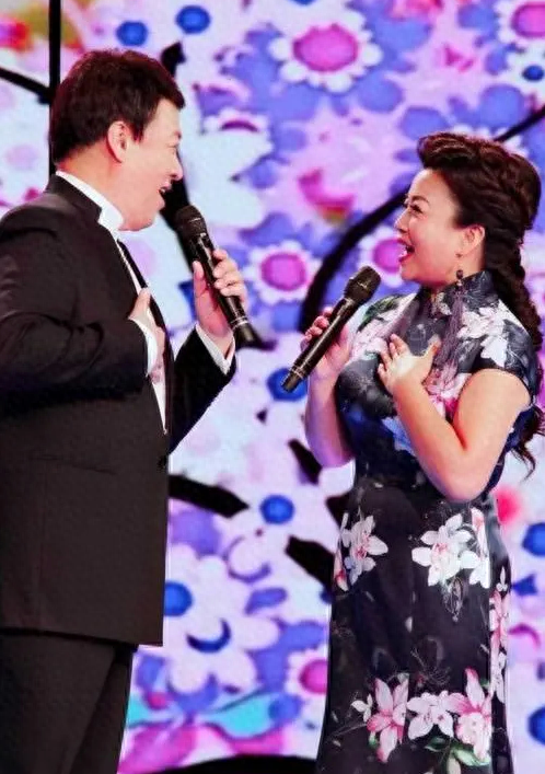 回顾张也:55岁还未婚,和62岁的吕继宏互相陪伴多年不结婚也幸福