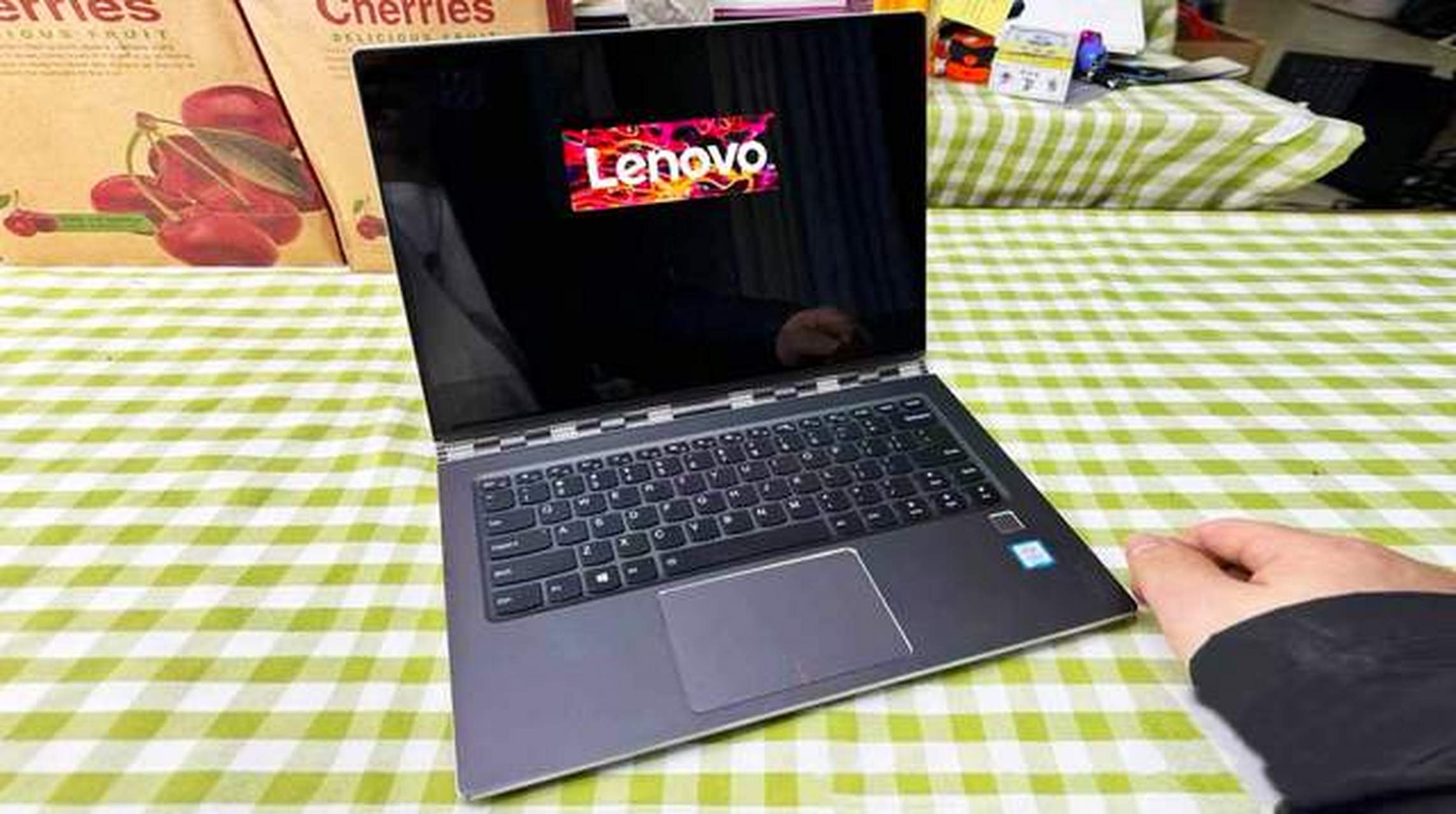 联想yoga910轻薄笔记本,360度翻转 4k触控屏!全金属外观炫酷十足.