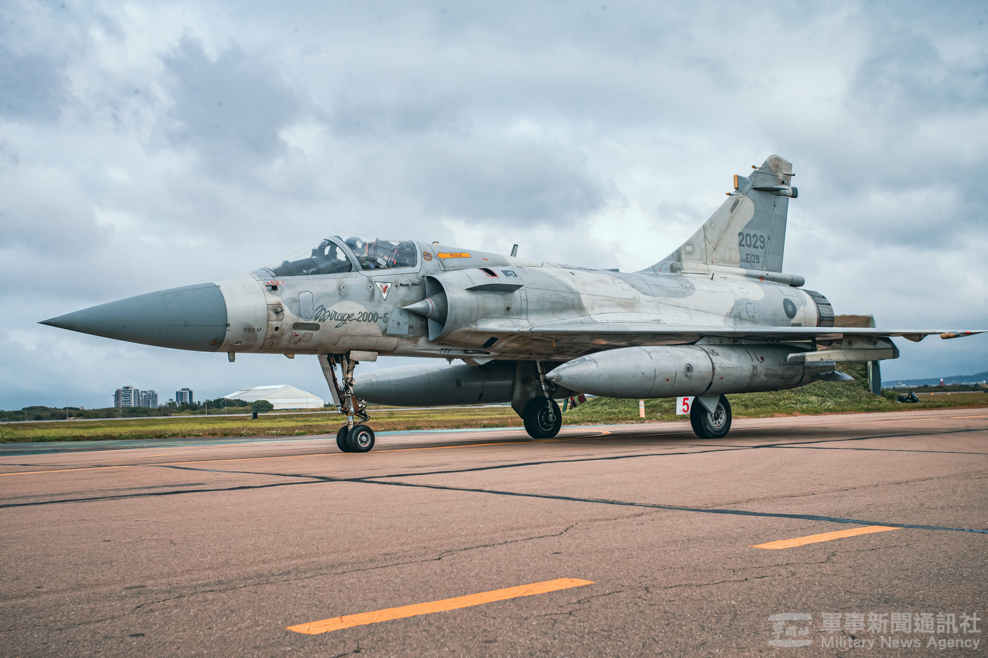 对岸装备的幻影2000-5战斗机,这是几个月前的新闻,看图片中的细节,这