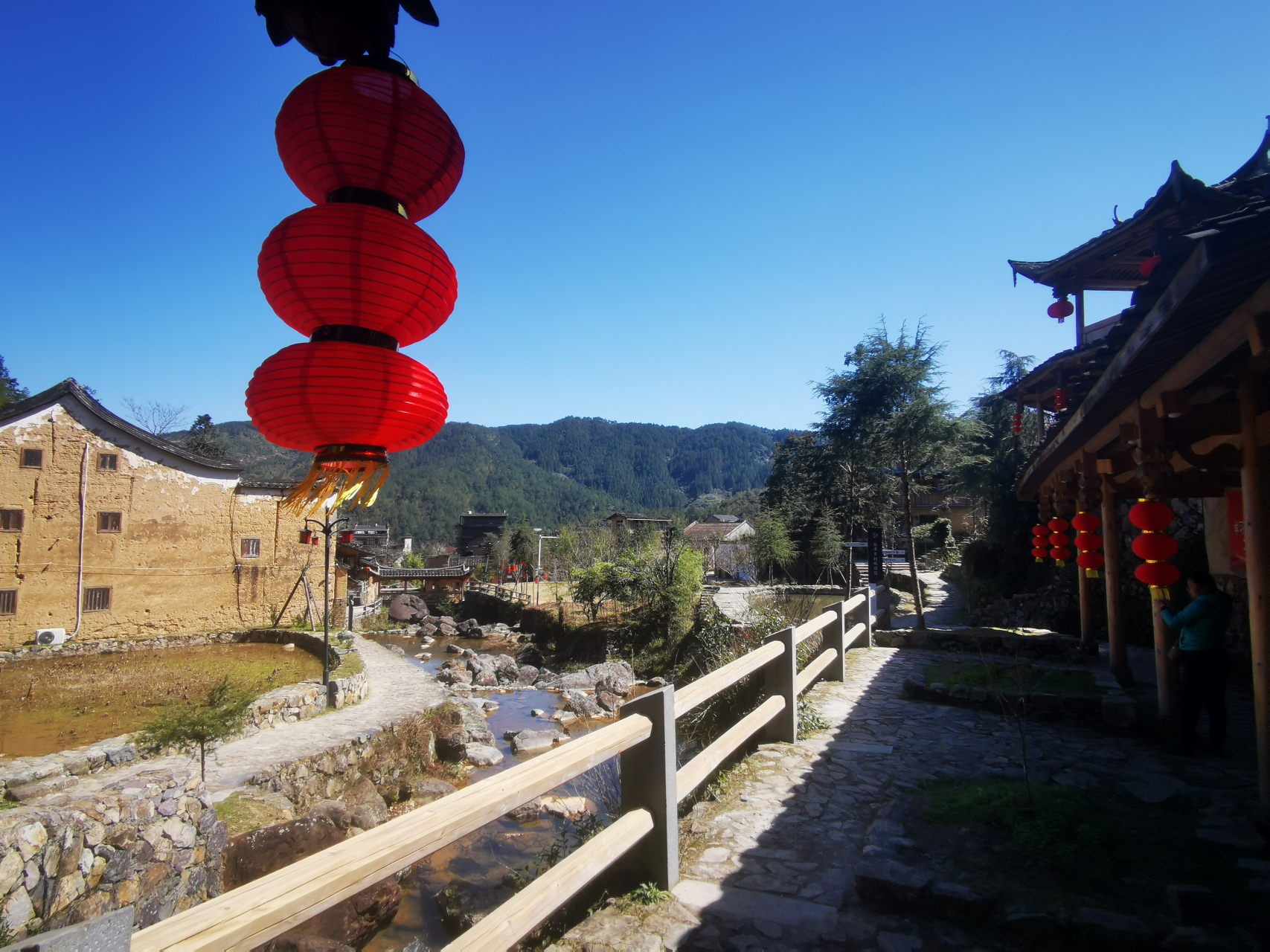 我的假期这样玩# 福建省宁德市屏南县熙岭乡的龙潭古镇,坐落在鹫峰