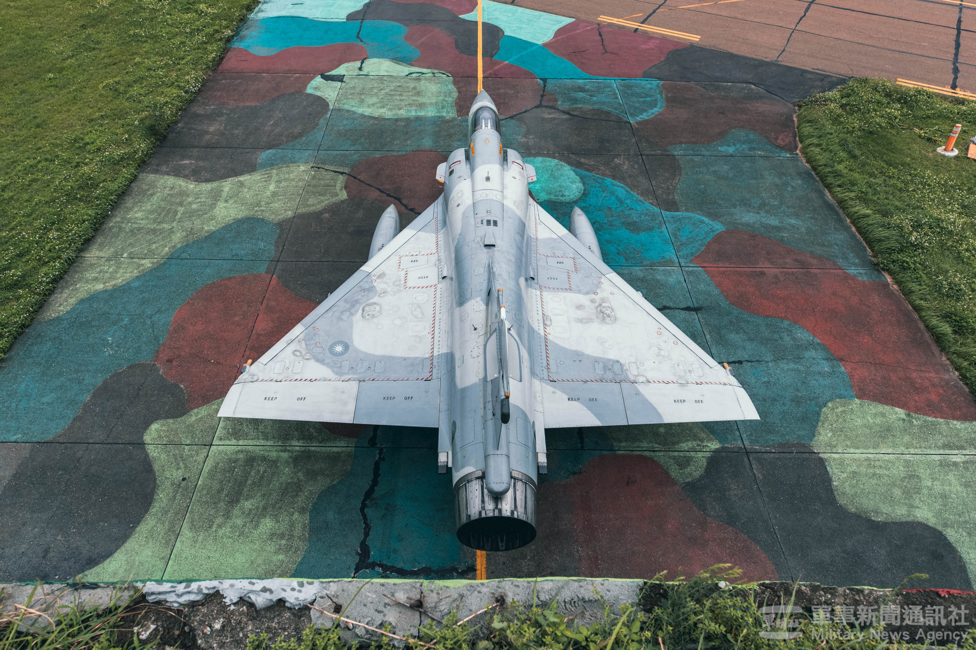 对岸装备的幻影2000-5战斗机,这是几个月前的新闻,看图片中的细节,这