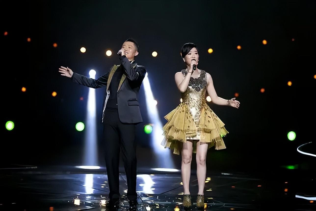 凤凰传奇演唱会女粉把自己唱生气了.@码农话事的动态