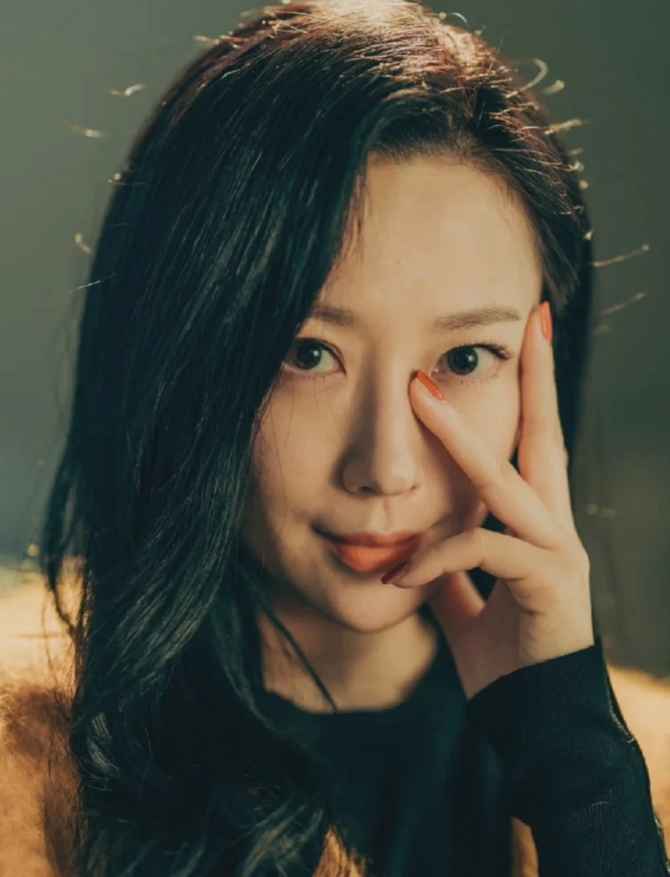 金丰是位兼具美貌与才华的女演员,在多部影视作品中展现出色演技.