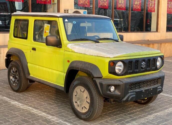 铃木吉姆尼小型越野车:城市中的越野传奇