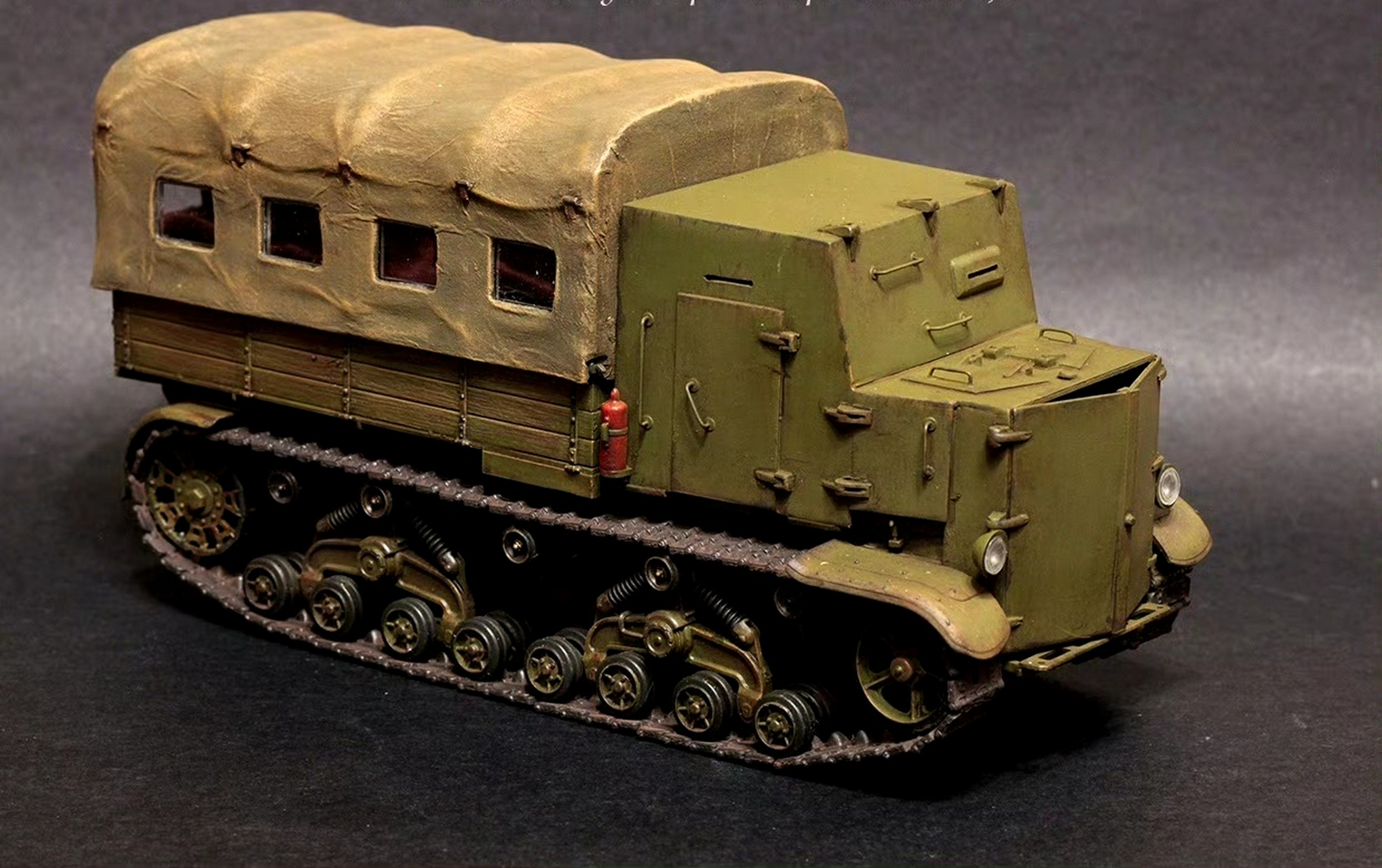 军模欣赏:装甲版"伏罗希洛夫"重型火炮牵引车.