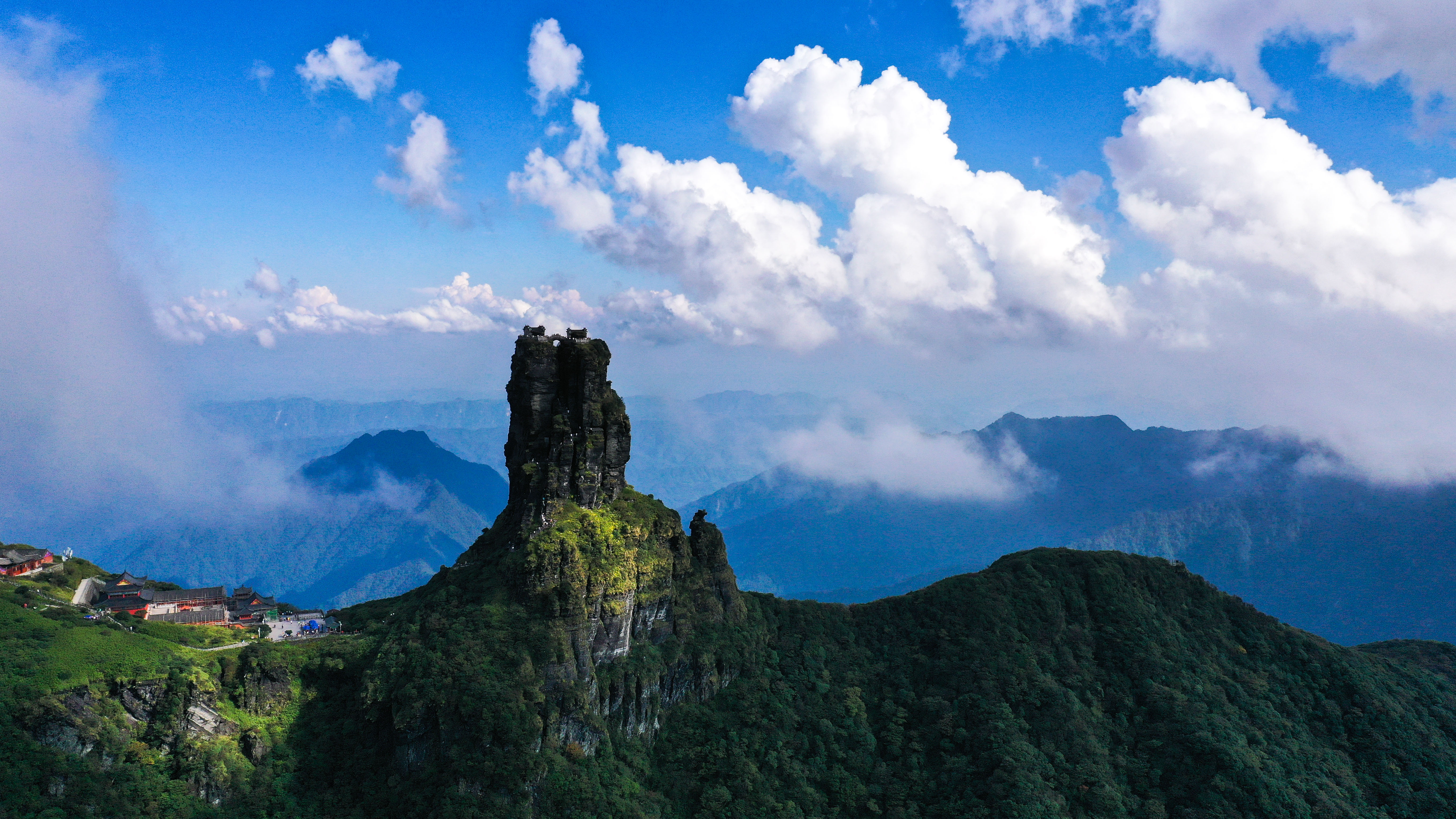 贵州最高的山图片