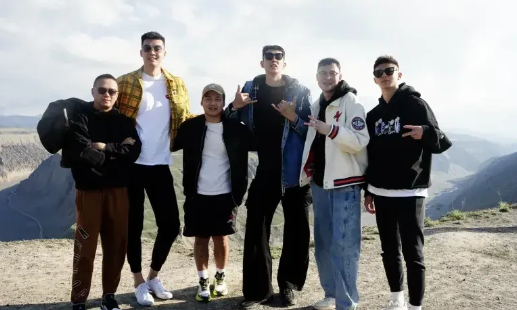 沈梓捷晒新疆自驾游 李慕豪陪同 邱彪想招揽大鸟加盟新疆